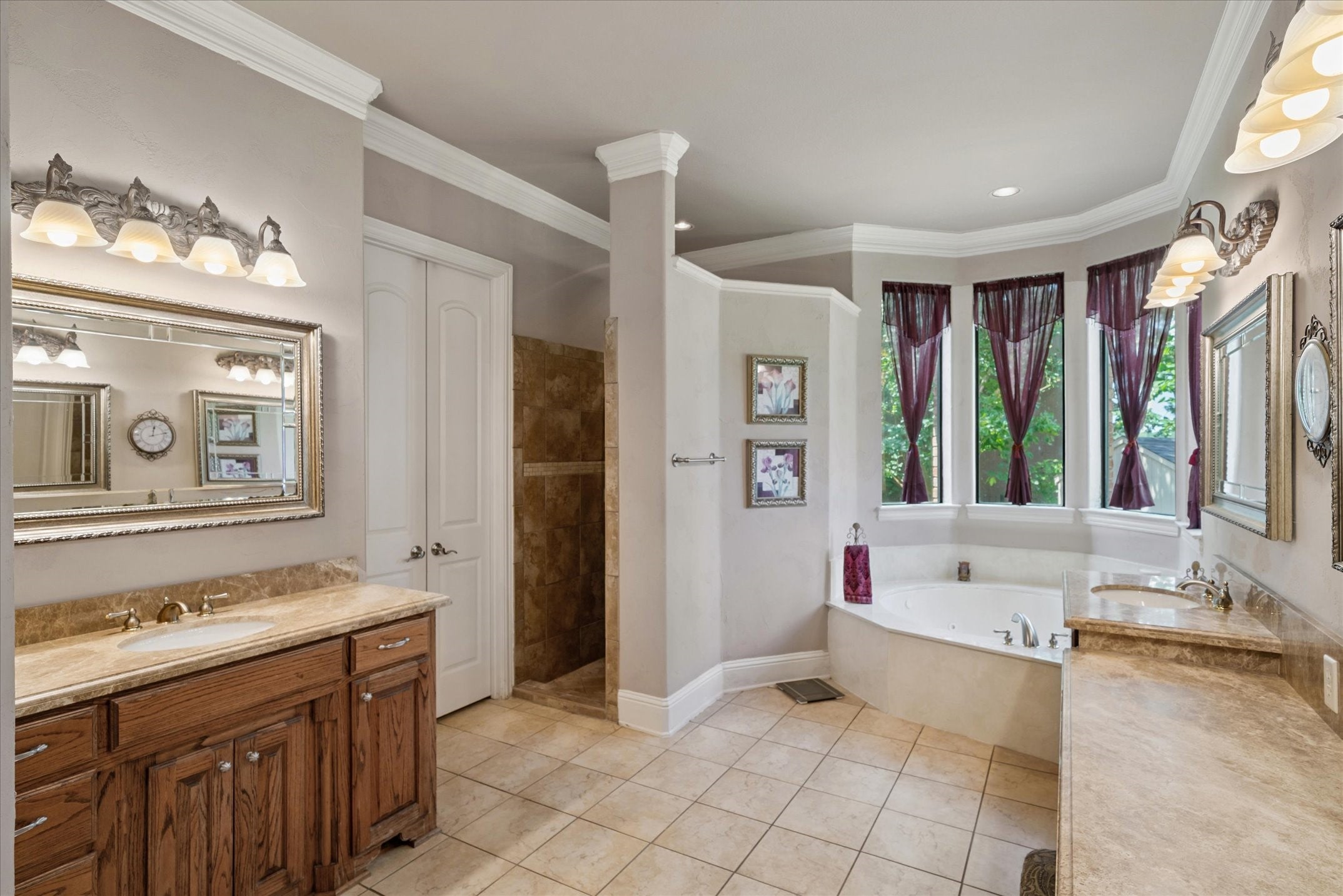 Mabank, Texas, 75156, United States, 5 Bedrooms Bedrooms, ,6 BathroomsBathrooms,Residential,Active,1894194