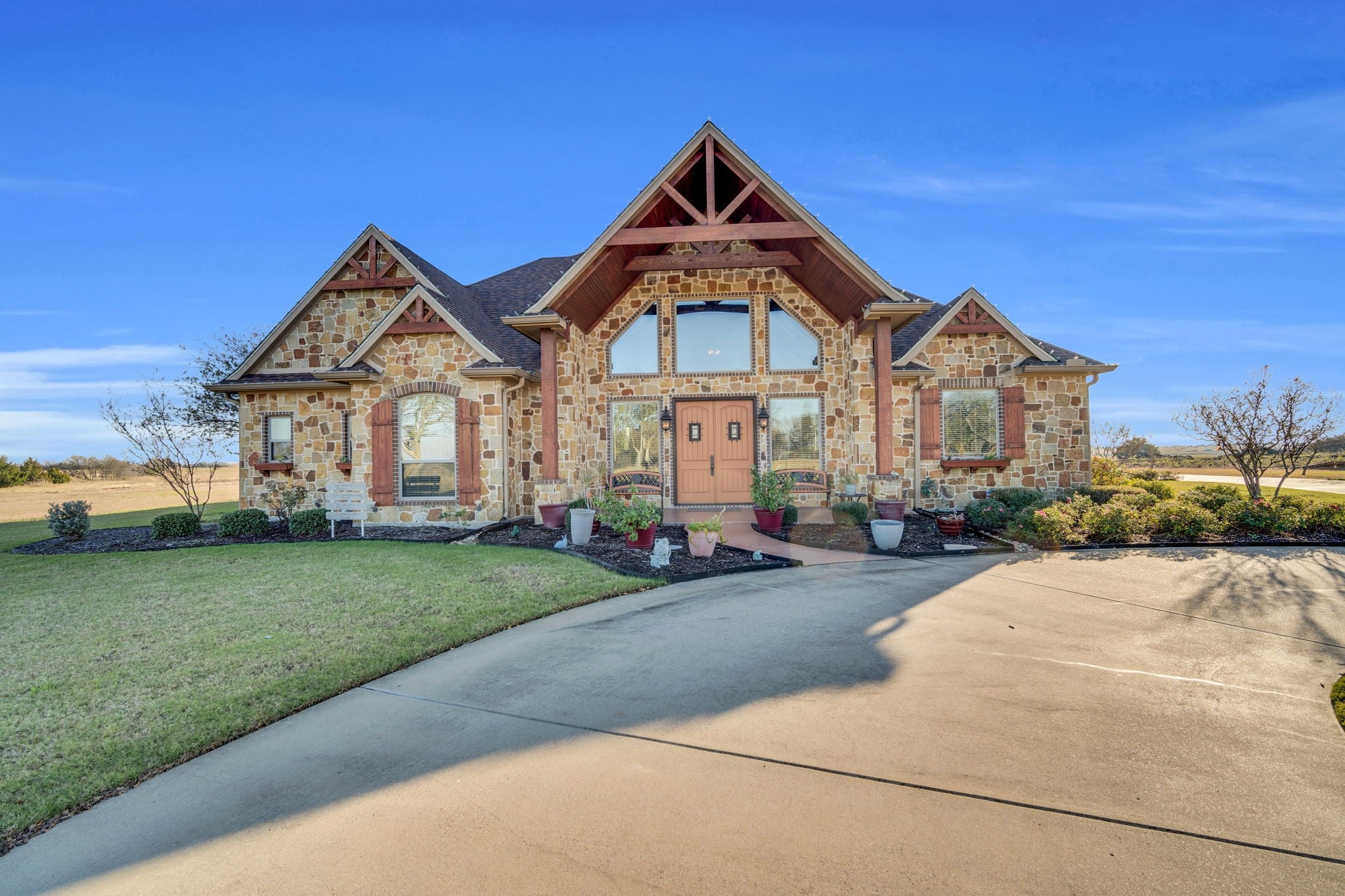 Waxahachie, Texas, 75165, United States, 3 Bedrooms Bedrooms, ,3 BathroomsBathrooms,Residential,Active,2001358