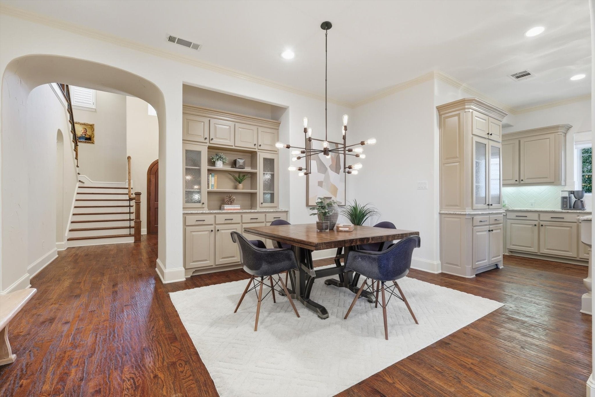 Carrollton, Texas, 75010, United States, 4 Bedrooms Bedrooms, ,7 BathroomsBathrooms,Residential,Active,1960128