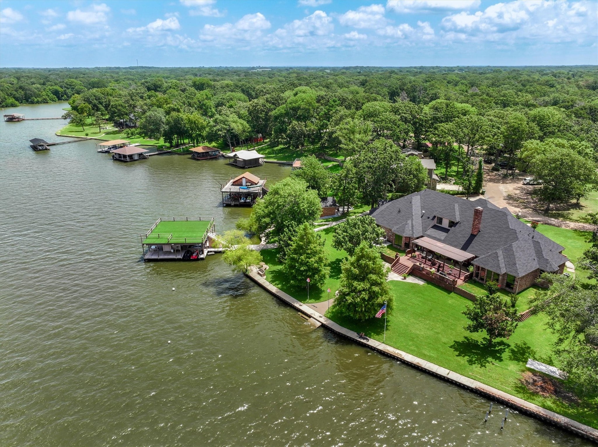 Mabank, Texas, 75156, United States, 5 Bedrooms Bedrooms, ,6 BathroomsBathrooms,Residential,Active,1894194