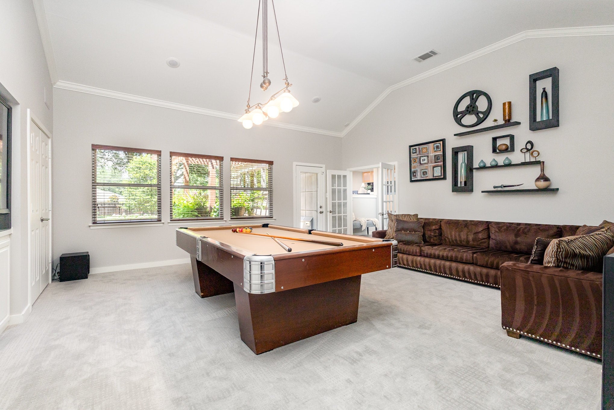 Dallas, Texas, 75240, United States, 6 Bedrooms Bedrooms, ,4 BathroomsBathrooms,Residential,Active,1894543