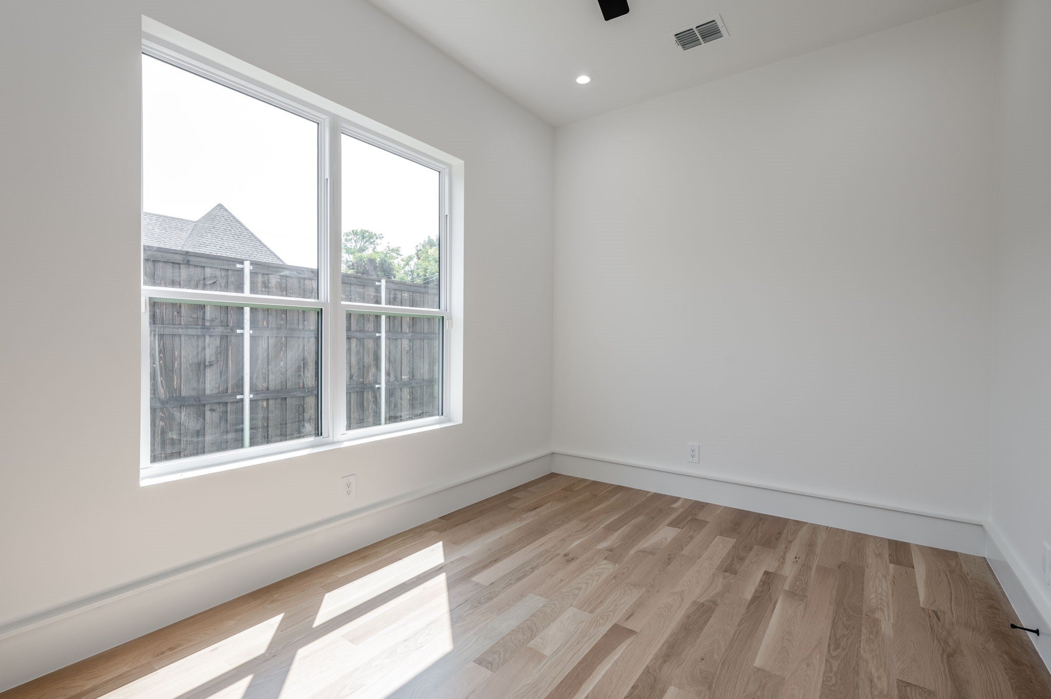 Dallas, Texas, 75209, United States, 4 Bedrooms Bedrooms, ,5 BathroomsBathrooms,Residential,Active,1942360