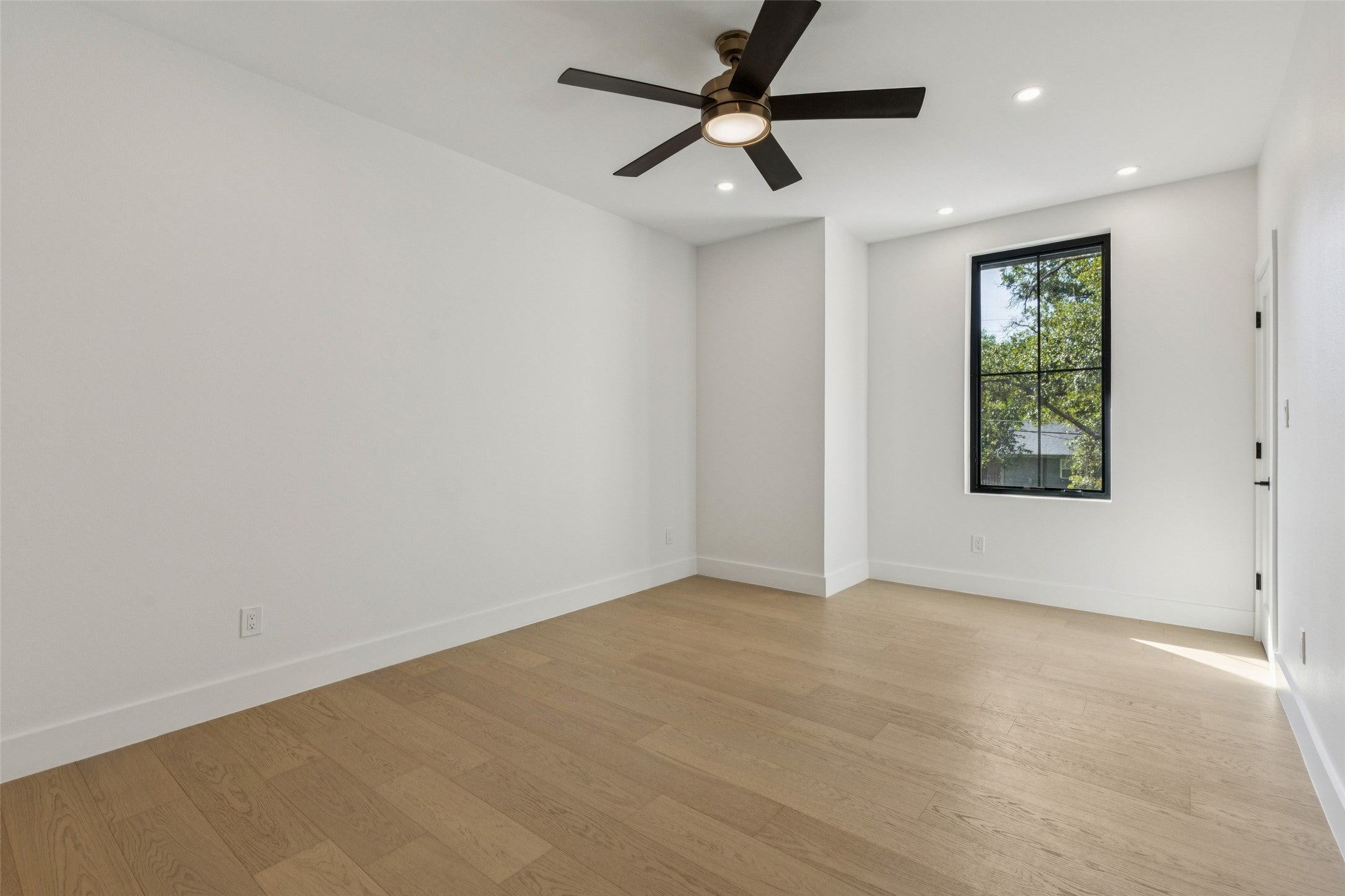 Dallas, Texas, 75229, United States, 5 Bedrooms Bedrooms, ,5 BathroomsBathrooms,Residential,Active,1944089