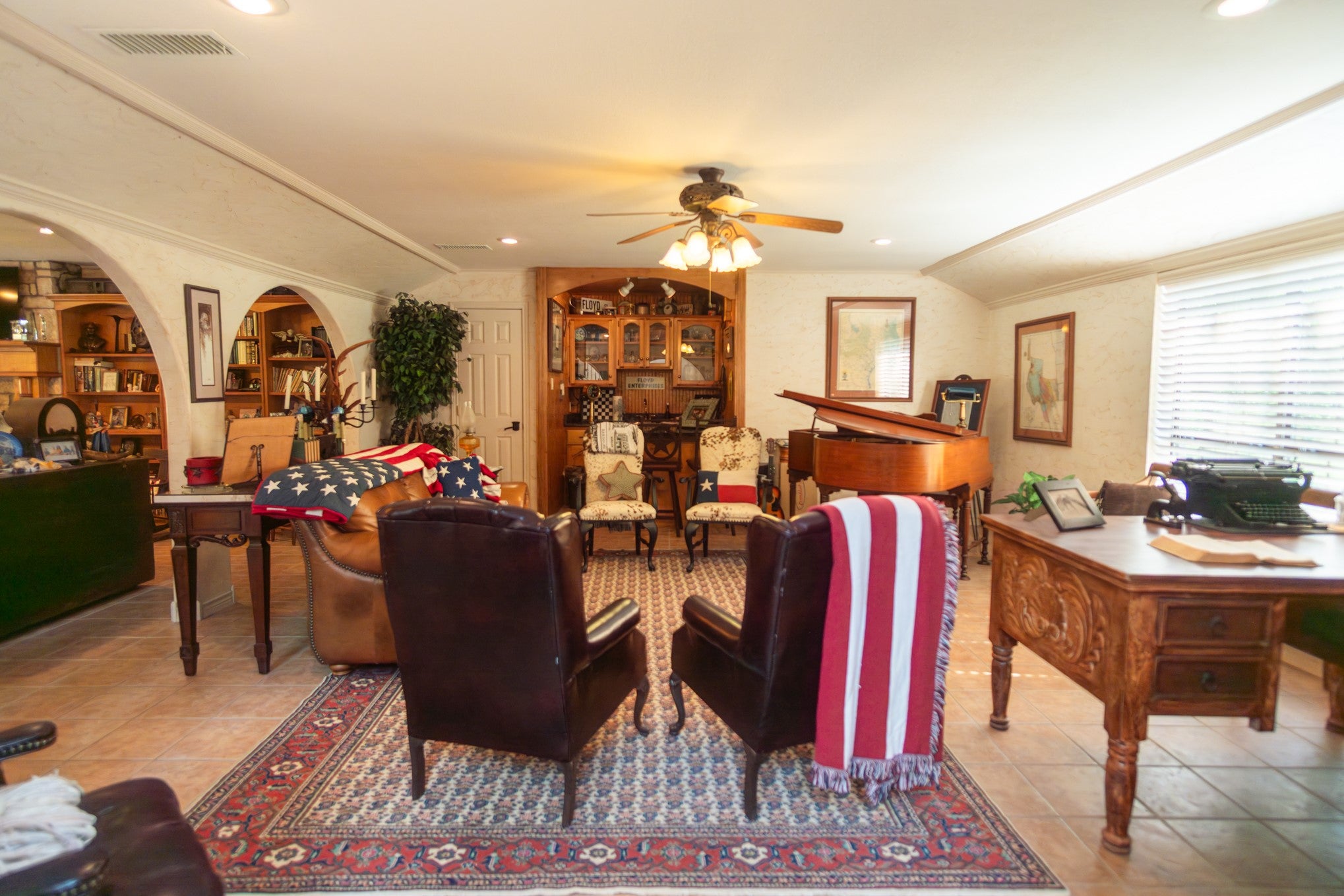 Bonham, Texas, 75418, United States, 4 Bedrooms Bedrooms, ,5 BathroomsBathrooms,Residential,Active,1988725