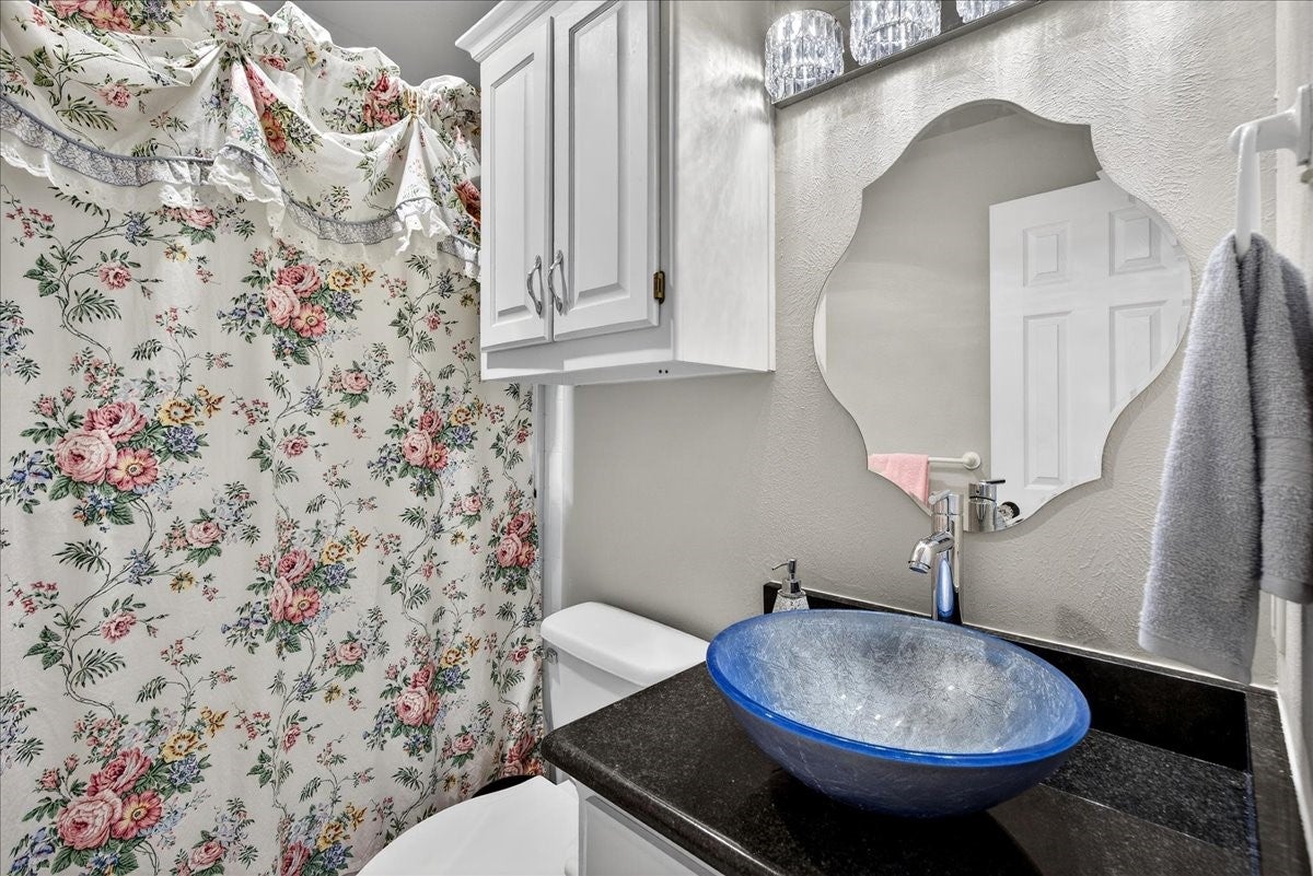 Scurry, Texas, 75158, United States, 4 Bedrooms Bedrooms, ,3 BathroomsBathrooms,Residential,Active,2007195