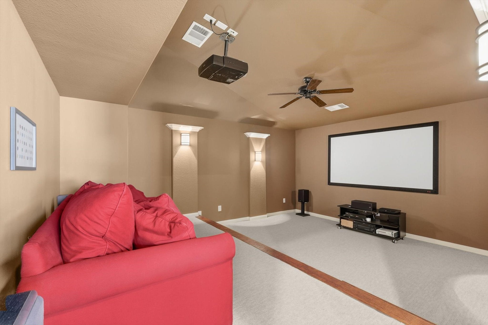 Carrollton, Texas, 75010, United States, 4 Bedrooms Bedrooms, ,7 BathroomsBathrooms,Residential,Active,1960128