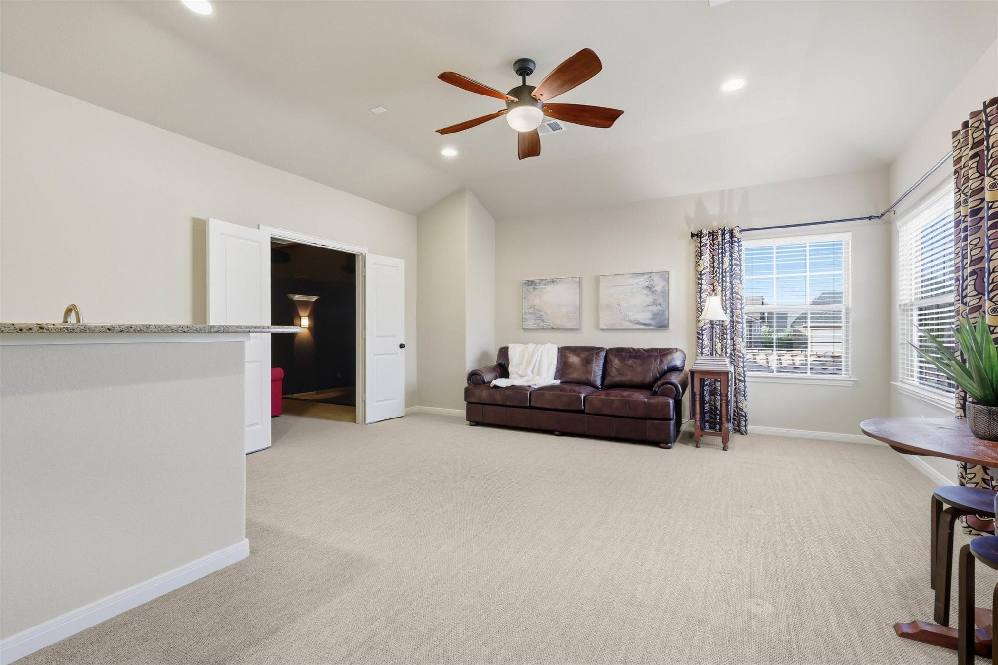 Carrollton, Texas, 75010, United States, 4 Bedrooms Bedrooms, ,7 BathroomsBathrooms,Residential,Active,1960128