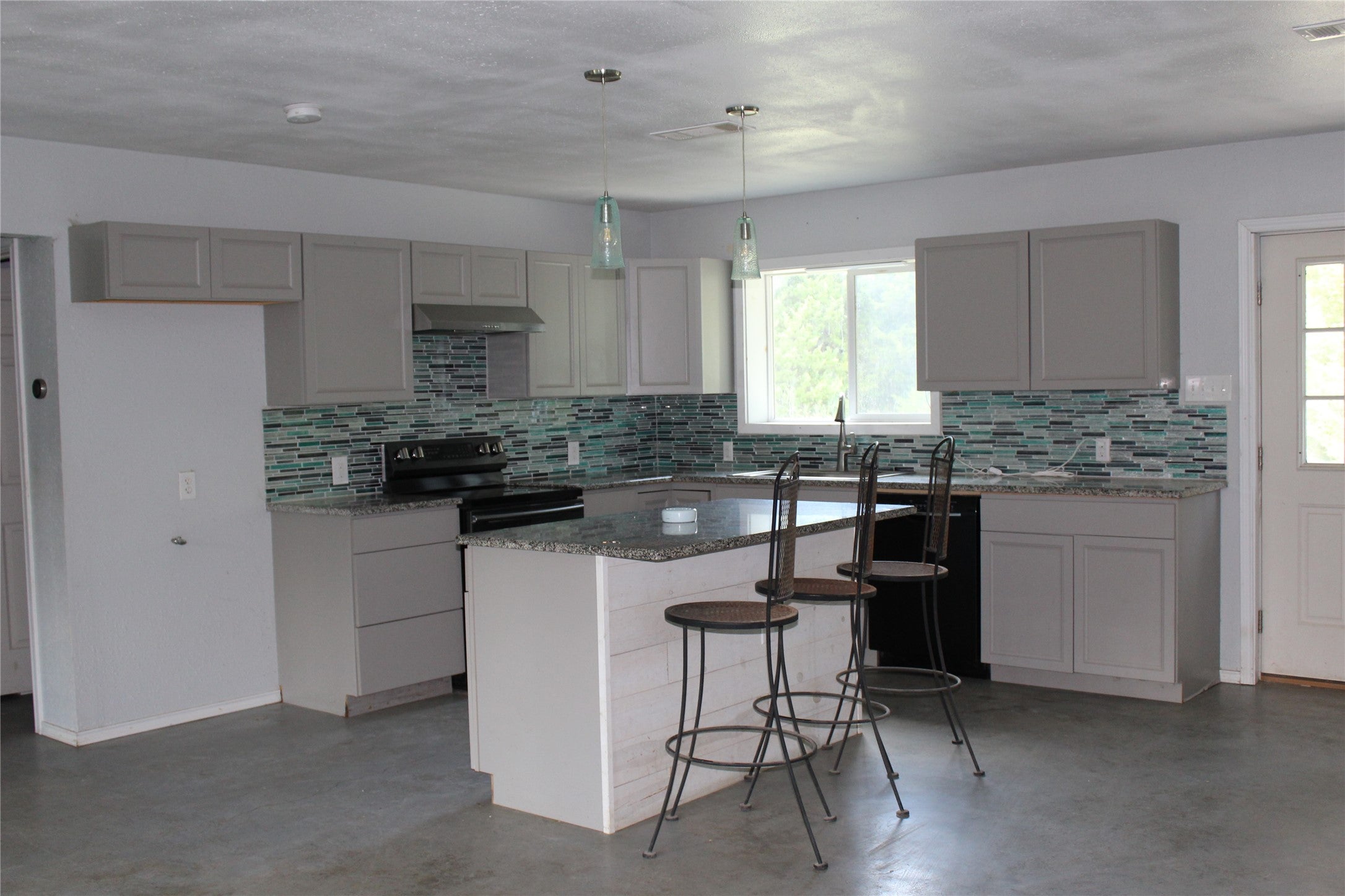 Bonham, Texas, 75418, United States, 9 Bedrooms Bedrooms, ,6 BathroomsBathrooms,Residential,Active,1988719