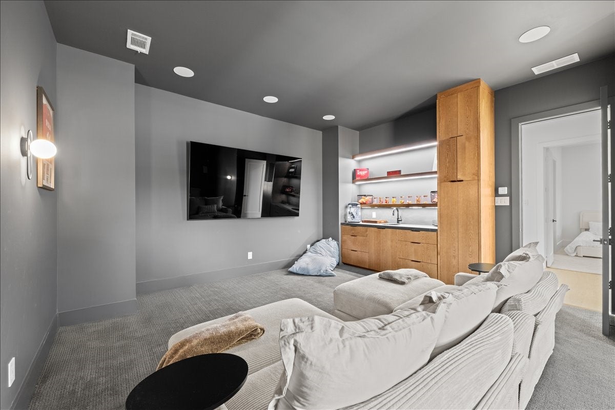 Dallas, Texas, 75206, United States, 4 Bedrooms Bedrooms, ,5 BathroomsBathrooms,Residential,Active,1967298