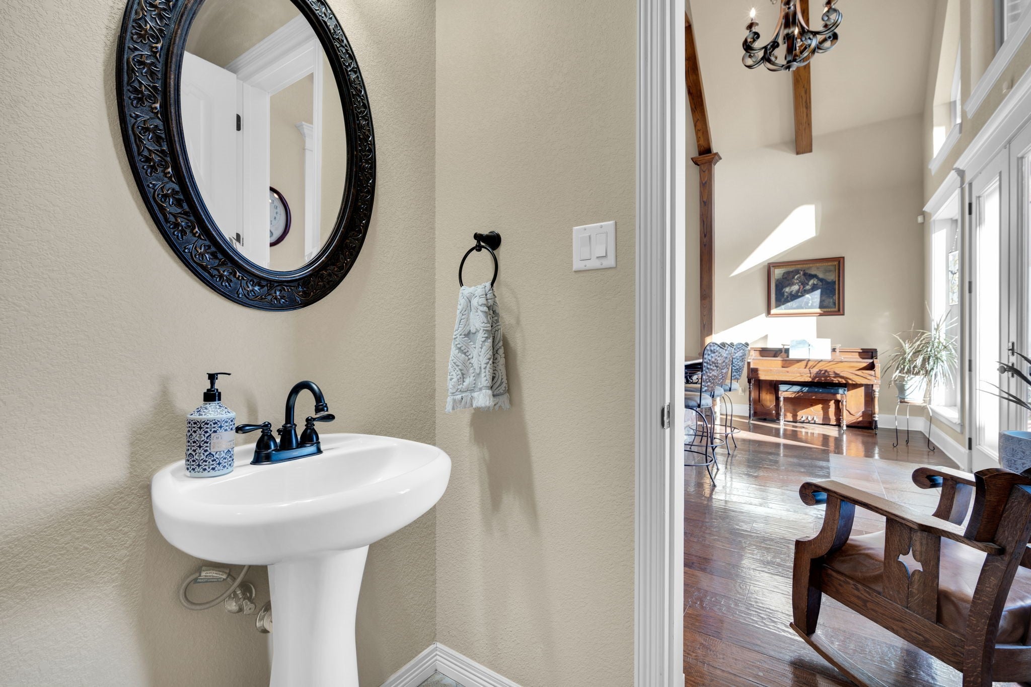 Waxahachie, Texas, 75165, United States, 3 Bedrooms Bedrooms, ,3 BathroomsBathrooms,Residential,Active,2001358