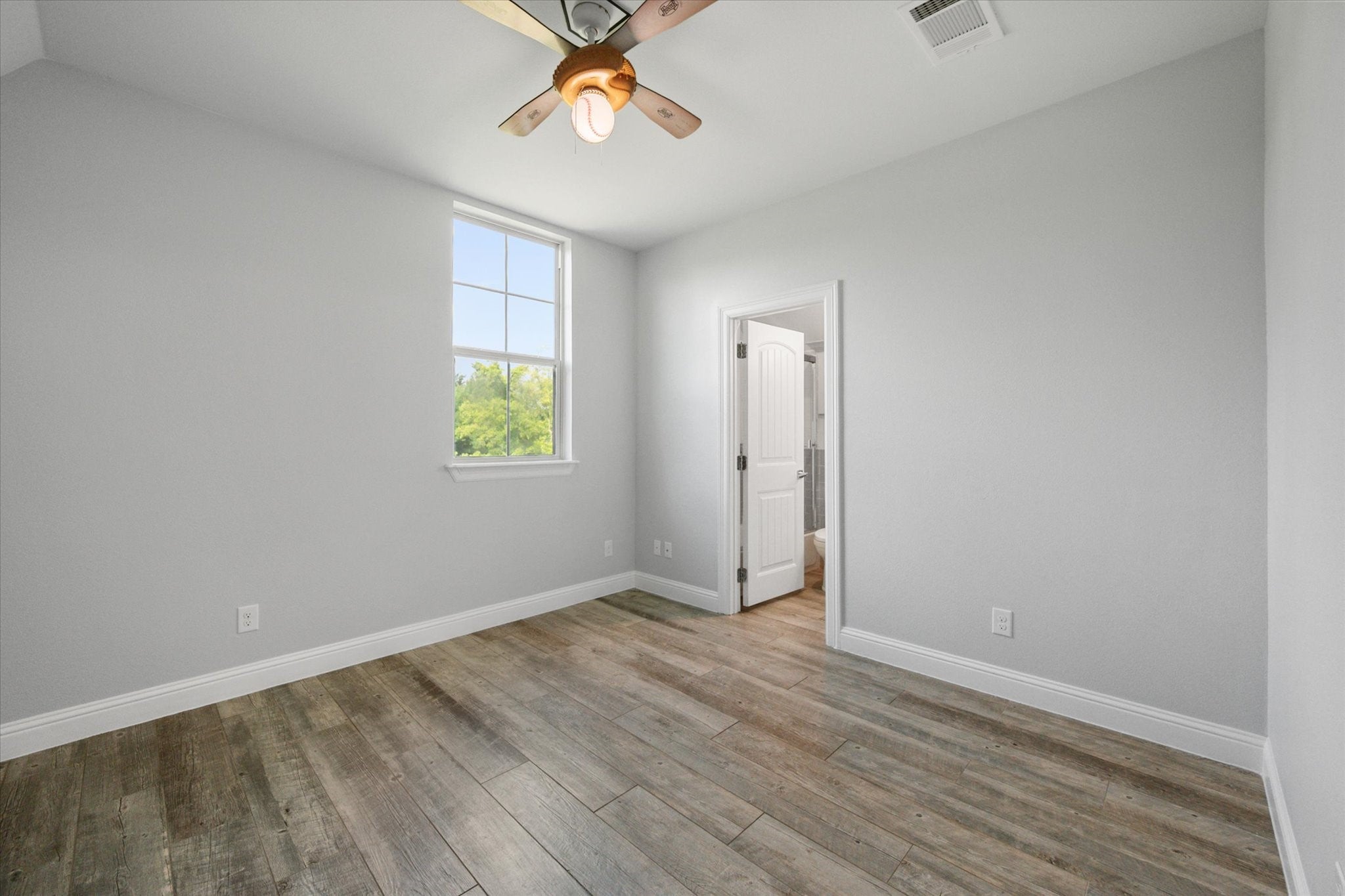 Mansfield, Texas, 76063, United States, 5 Bedrooms Bedrooms, ,6 BathroomsBathrooms,Residential,Contingent,1799362