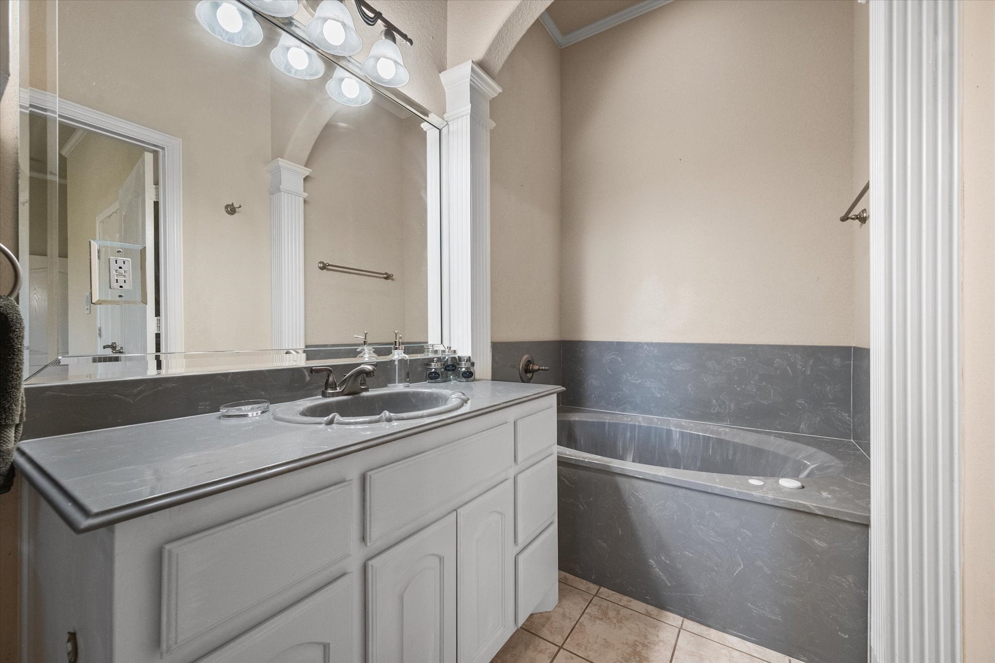 Blooming Grove, Texas, 76626, United States, 4 Bedrooms Bedrooms, ,6 BathroomsBathrooms,Residential,Active,2003548