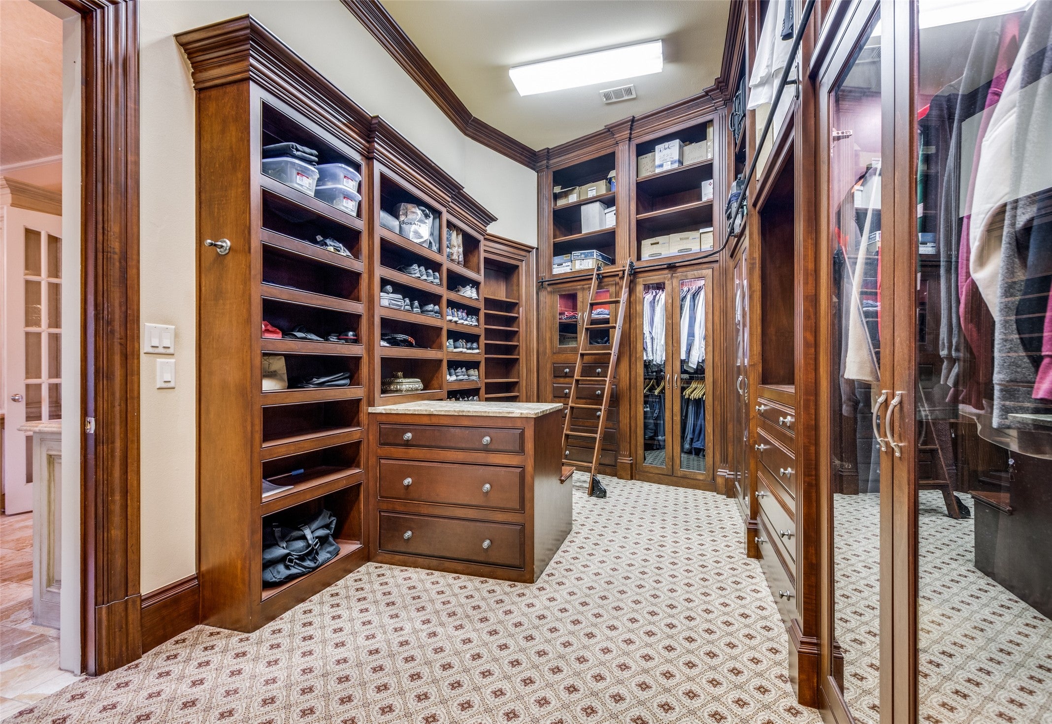 Pilot Point, Texas, 76258, United States, 6 Bedrooms Bedrooms, ,8 BathroomsBathrooms,Residential,Active,1953394