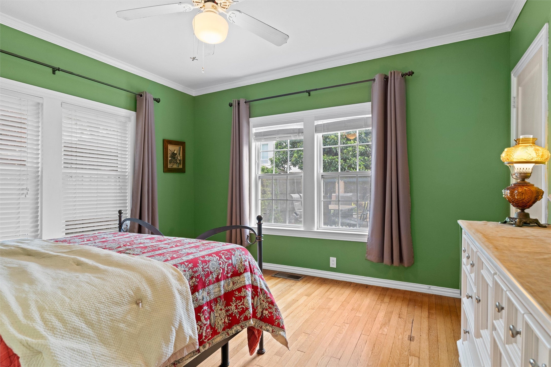 Dallas, Texas, 75219, United States, 6 Bedrooms Bedrooms, ,2 BathroomsBathrooms,Residential,Active,1808211