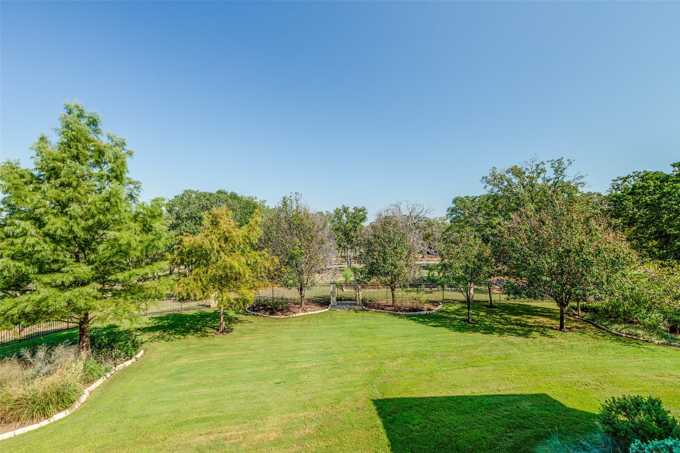Pilot Point, Texas, 76258, United States, 6 Bedrooms Bedrooms, ,8 BathroomsBathrooms,Residential,Active,1953394