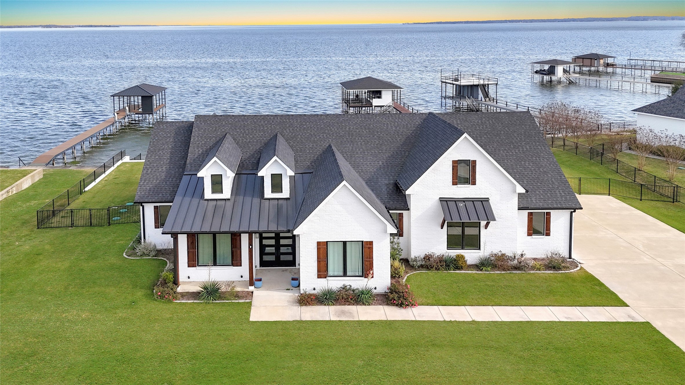 Corsicana, Texas, 75109, United States, 4 Bedrooms Bedrooms, ,5 BathroomsBathrooms,Residential,Active,2009871