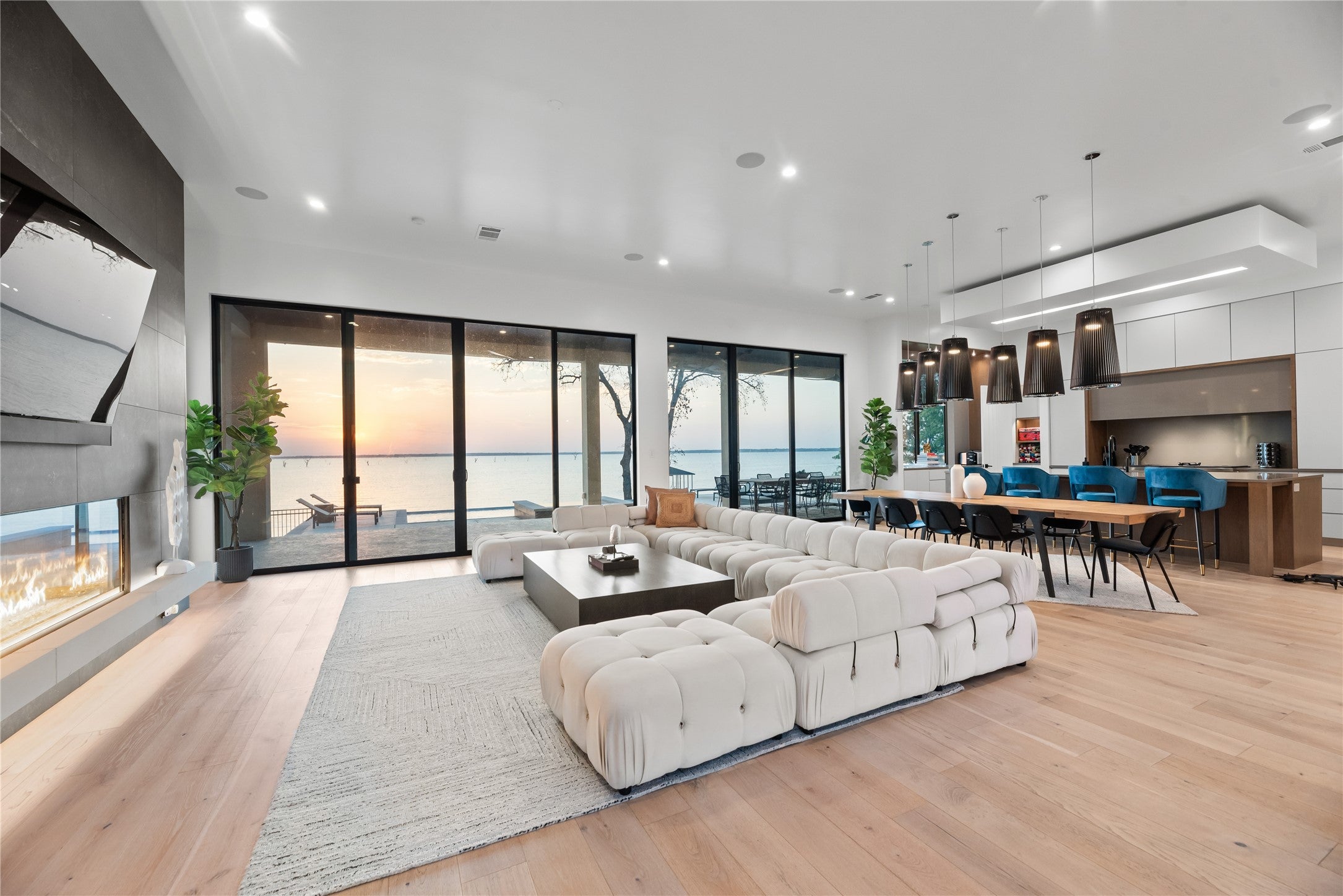 Streetman, Texas, 75859, United States, 5 Bedrooms Bedrooms, ,7 BathroomsBathrooms,Residential,Active,1988712