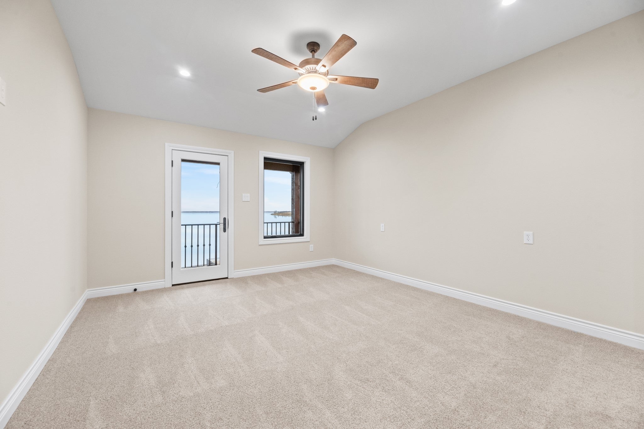 Corsicana, Texas, 75109, United States, 6 Bedrooms Bedrooms, ,7 BathroomsBathrooms,Residential,Active,1798111