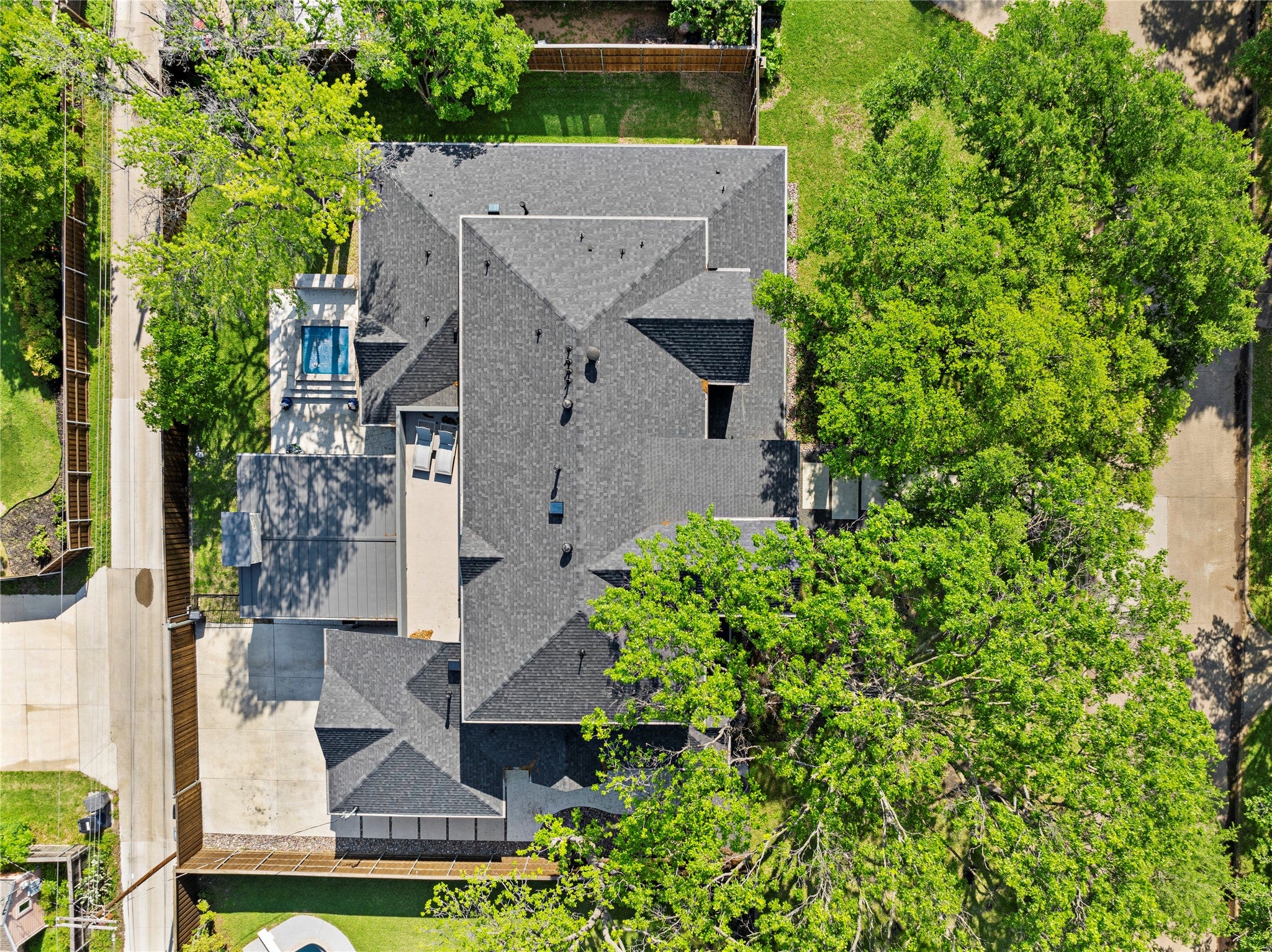 Dallas, Texas, 75244, United States, 5 Bedrooms Bedrooms, ,7 BathroomsBathrooms,Residential,Active,1905372
