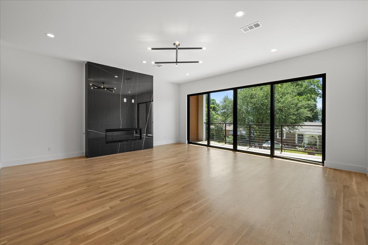 Dallas, Texas, 75204, United States, 4 Bedrooms Bedrooms, ,4 BathroomsBathrooms,Residential,Active,1929655