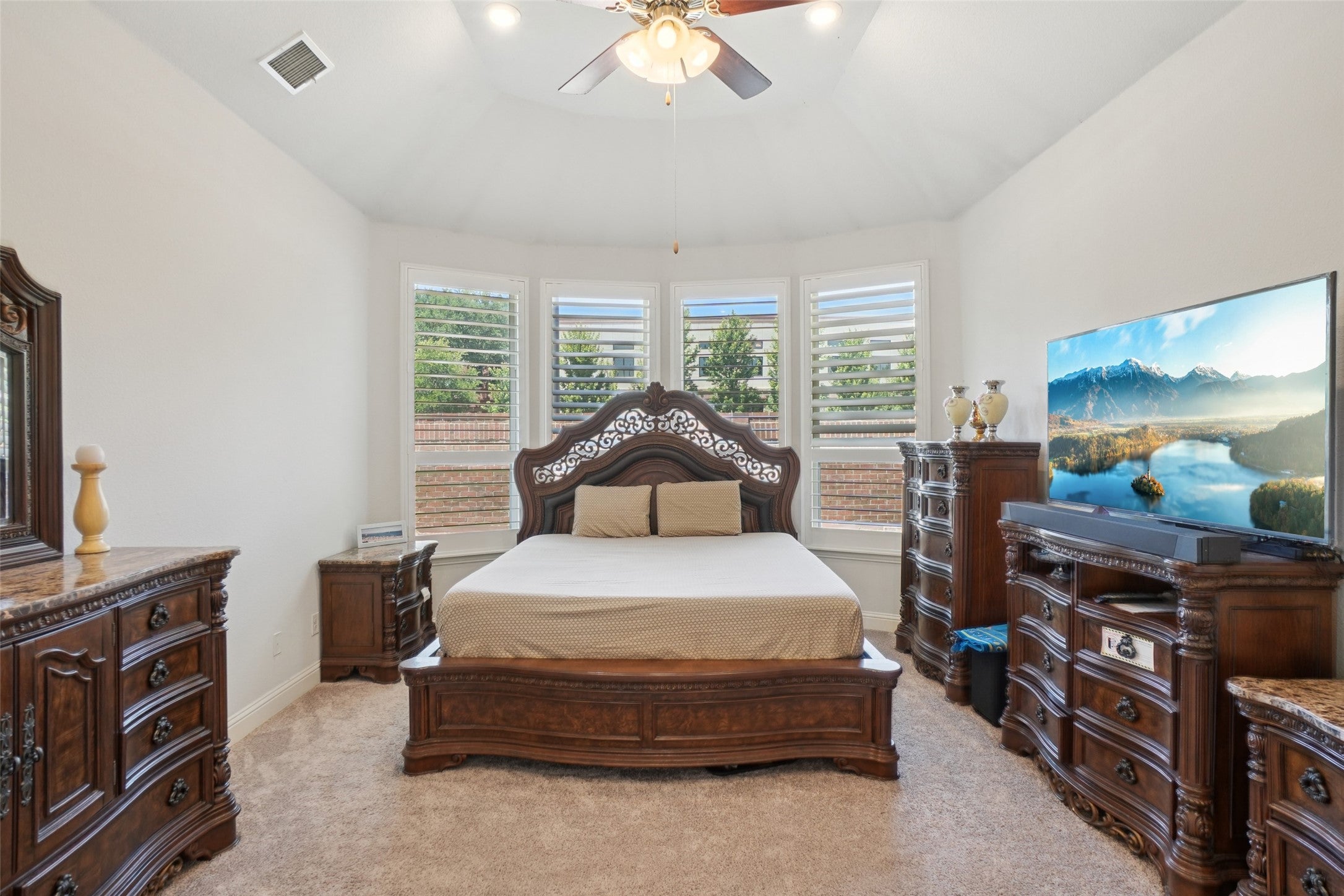 Irving, Texas, 75039, United States, 5 Bedrooms Bedrooms, ,5 BathroomsBathrooms,Residential,Active,1997879