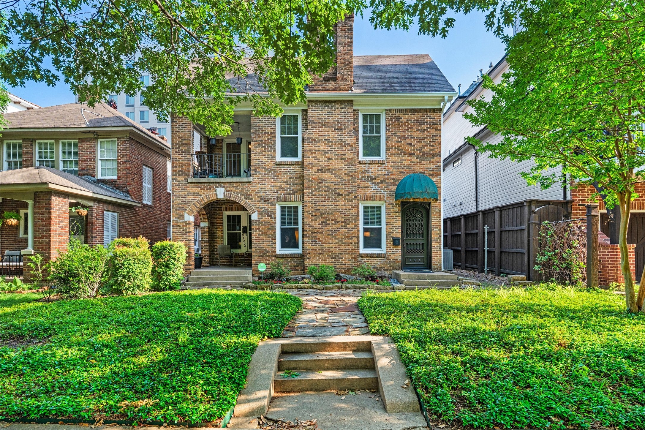 Dallas, Texas, 75219, United States, 6 Bedrooms Bedrooms, ,2 BathroomsBathrooms,Residential,Active,1808211