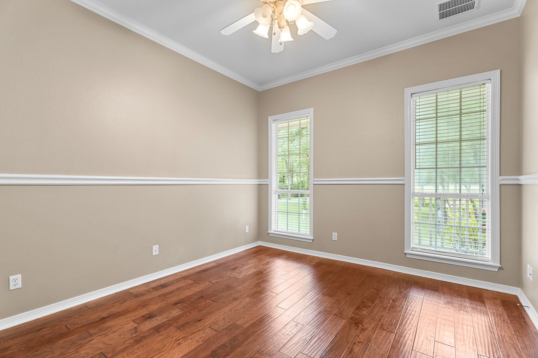 Tyler, Texas, 75703, United States, 3 Bedrooms Bedrooms, ,5 BathroomsBathrooms,Residential,Active,1892605