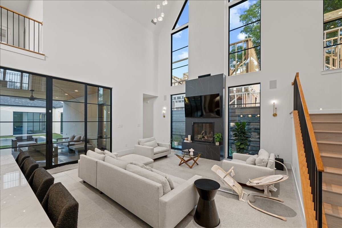 Dallas, Texas, 75206, United States, 4 Bedrooms Bedrooms, ,5 BathroomsBathrooms,Residential,Active,2013902