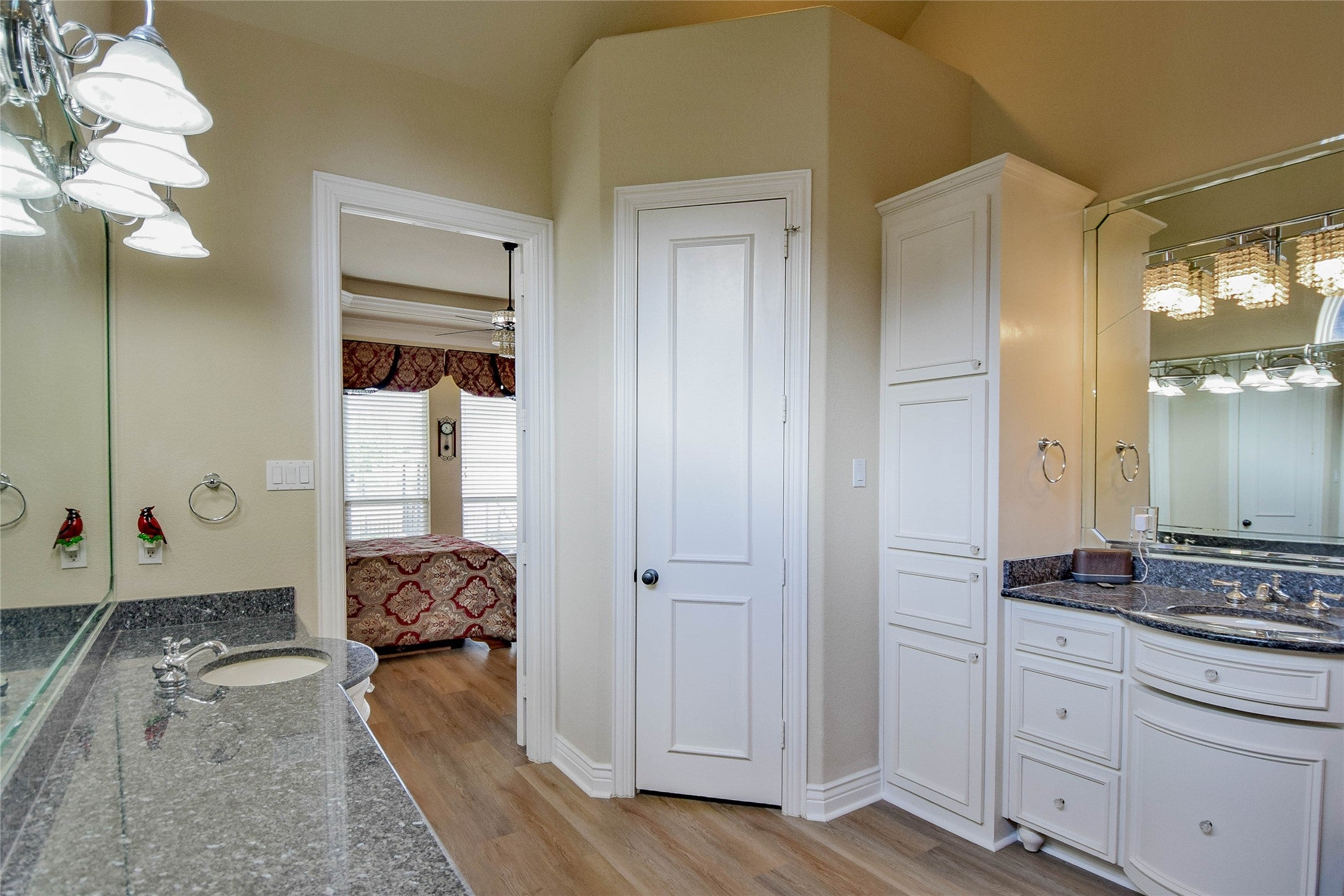 Granbury, Texas, 76048, United States, 4 Bedrooms Bedrooms, ,4 BathroomsBathrooms,Residential,Active,1967289