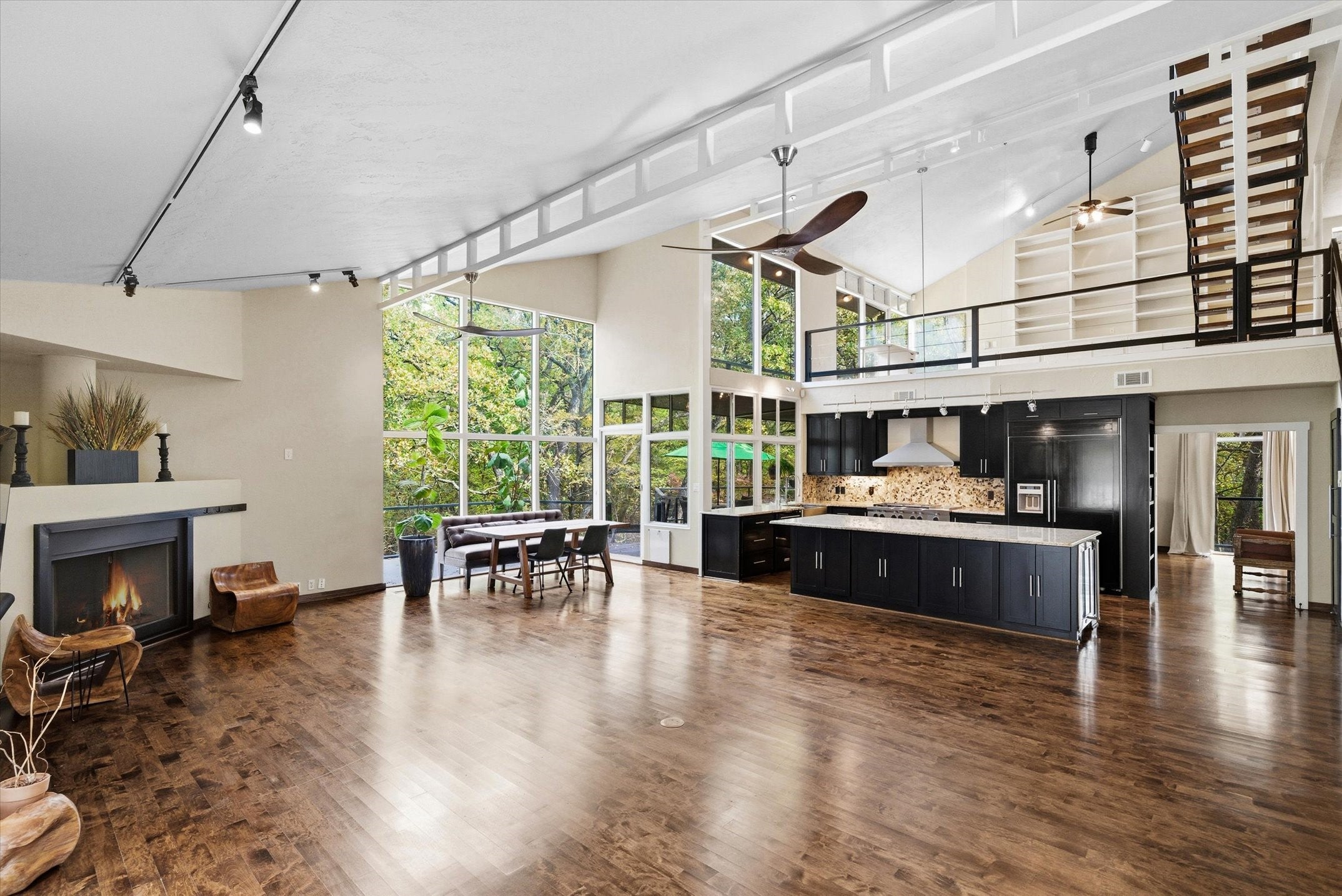 Terrell, Texas, 75160, United States, 3 Bedrooms Bedrooms, ,3 BathroomsBathrooms,Residential,Active,1995244