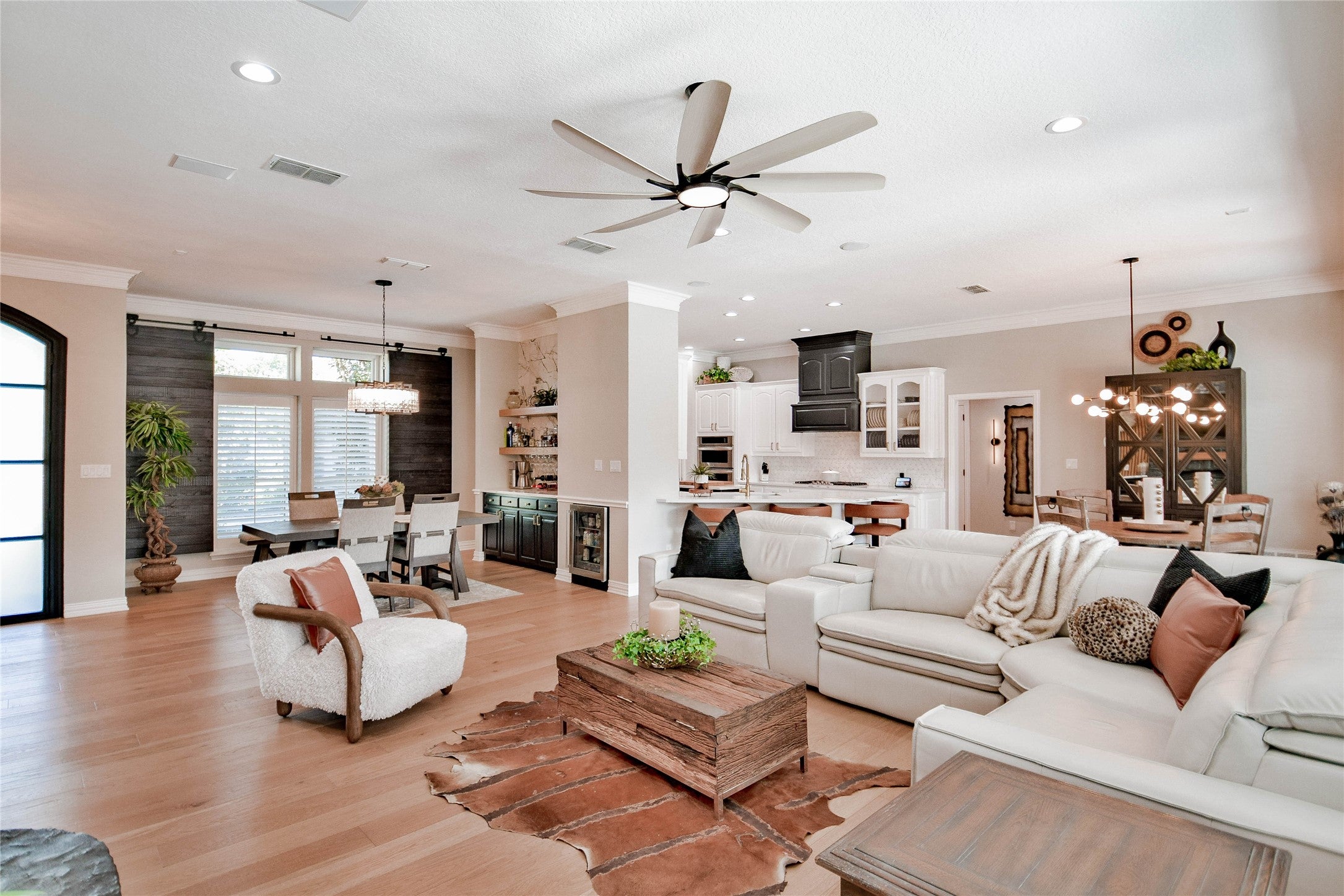 Granbury, Texas, 76048, United States, 3 Bedrooms Bedrooms, ,3 BathroomsBathrooms,Residential,Active,1988467