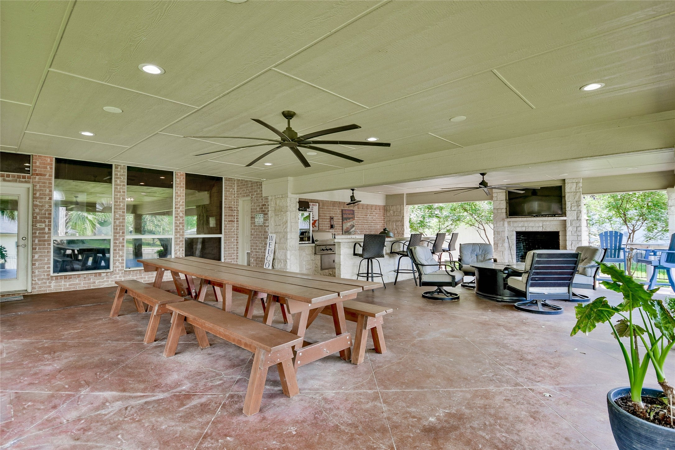Granbury, Texas, 76048, United States, 3 Bedrooms Bedrooms, ,3 BathroomsBathrooms,Residential,Active,1943796