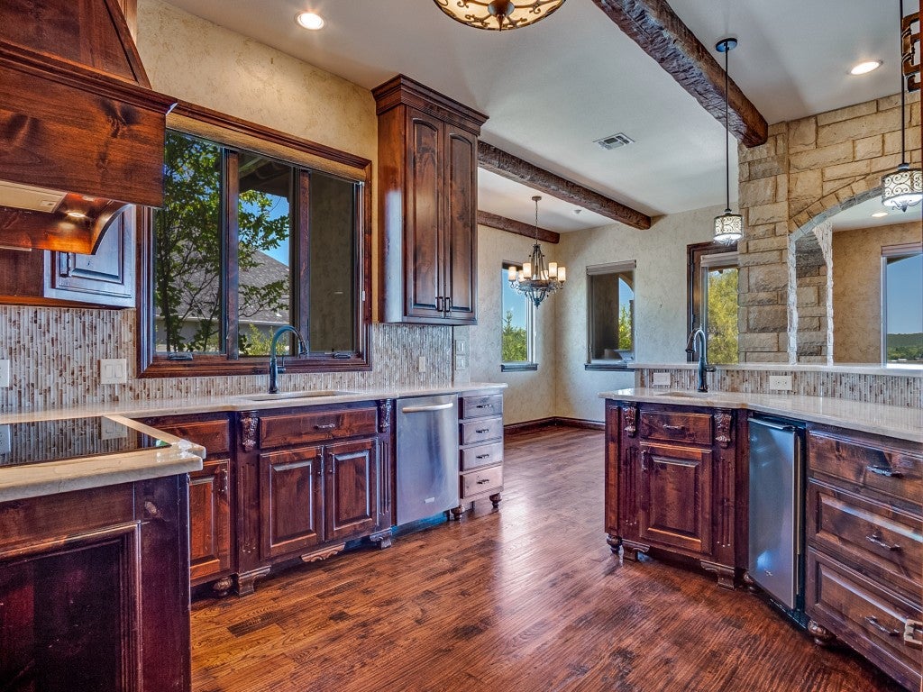 Graham, Texas, 76450, United States, 4 Bedrooms Bedrooms, ,4 BathroomsBathrooms,Residential,Active,1944034