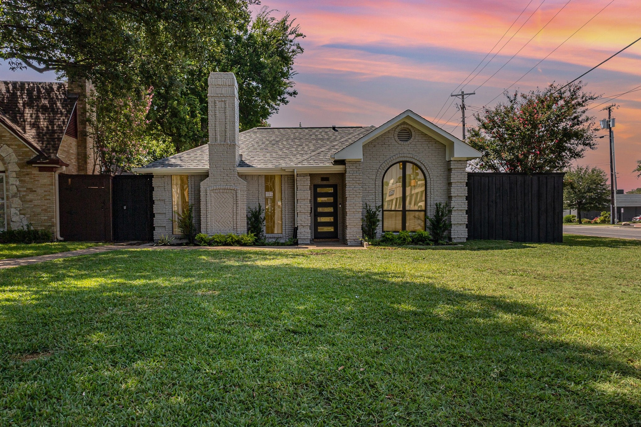 Dallas, Texas, 75214, United States, 4 Bedrooms Bedrooms, ,4 BathroomsBathrooms,Residential,Active,1909628