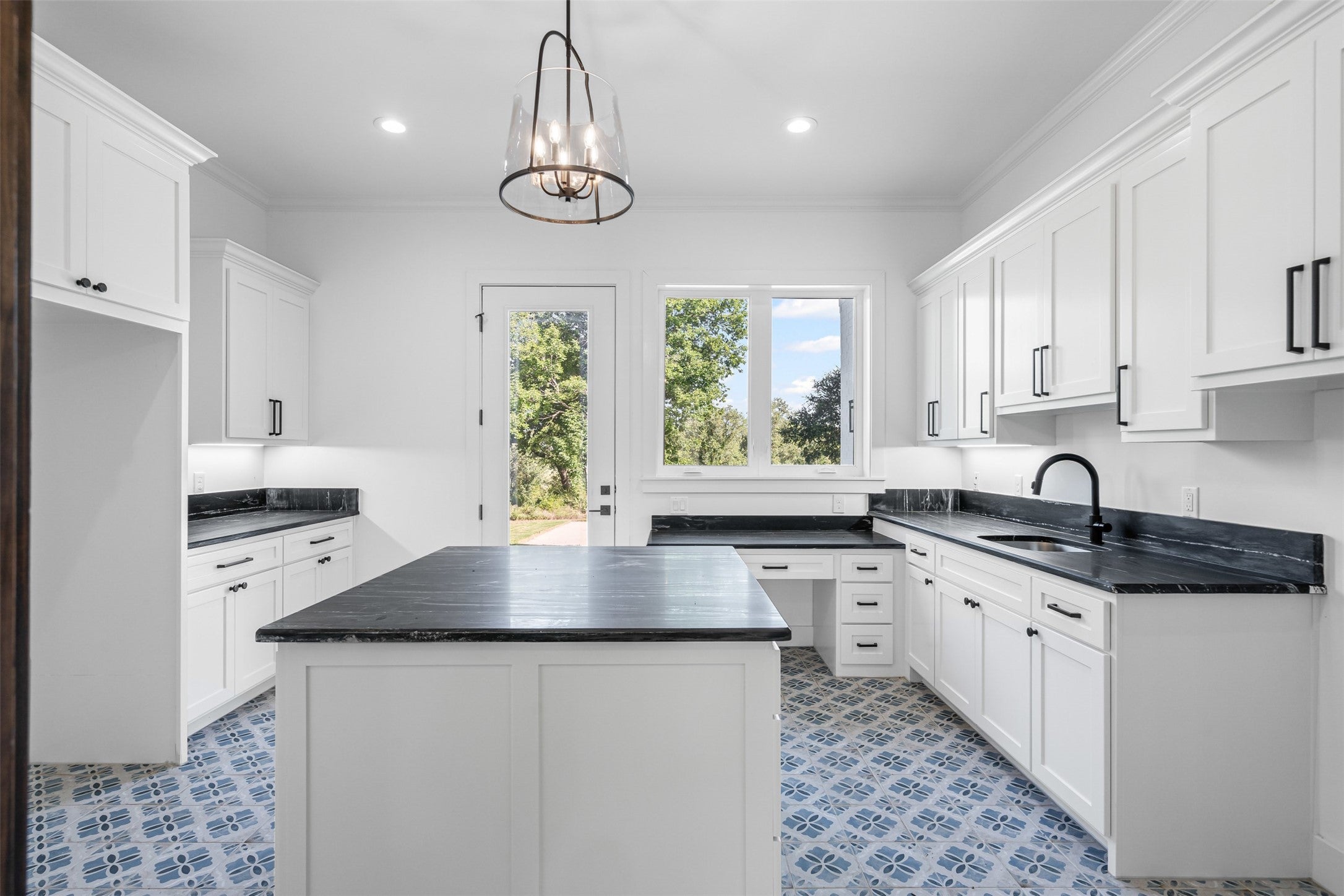 Granbury, Texas, 76048, United States, 5 Bedrooms Bedrooms, ,7 BathroomsBathrooms,Residential,Active,1909834