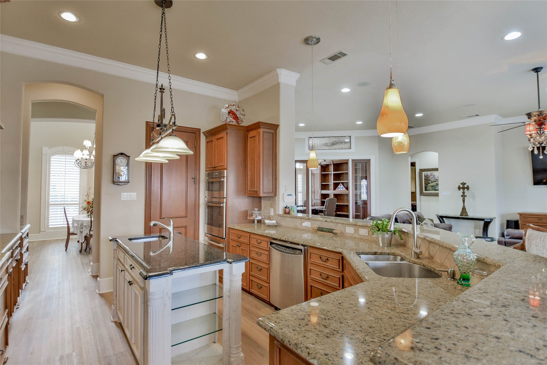 Granbury, Texas, 76048, United States, 4 Bedrooms Bedrooms, ,4 BathroomsBathrooms,Residential,Active,1967289