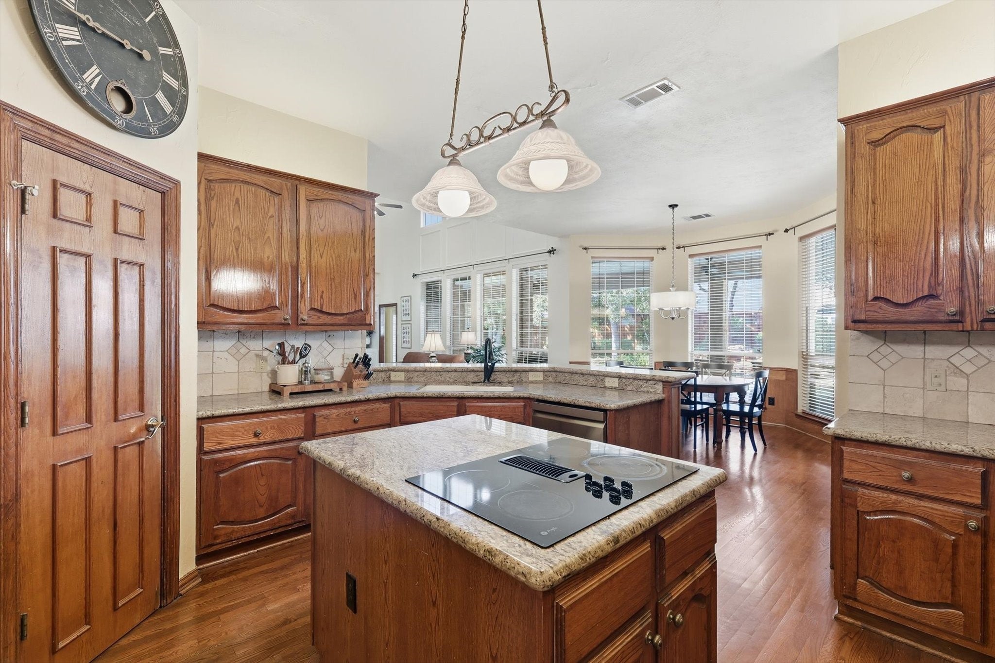 Southlake, Texas, 76092, United States, 5 Bedrooms Bedrooms, ,5 BathroomsBathrooms,Residential,Active,1966028