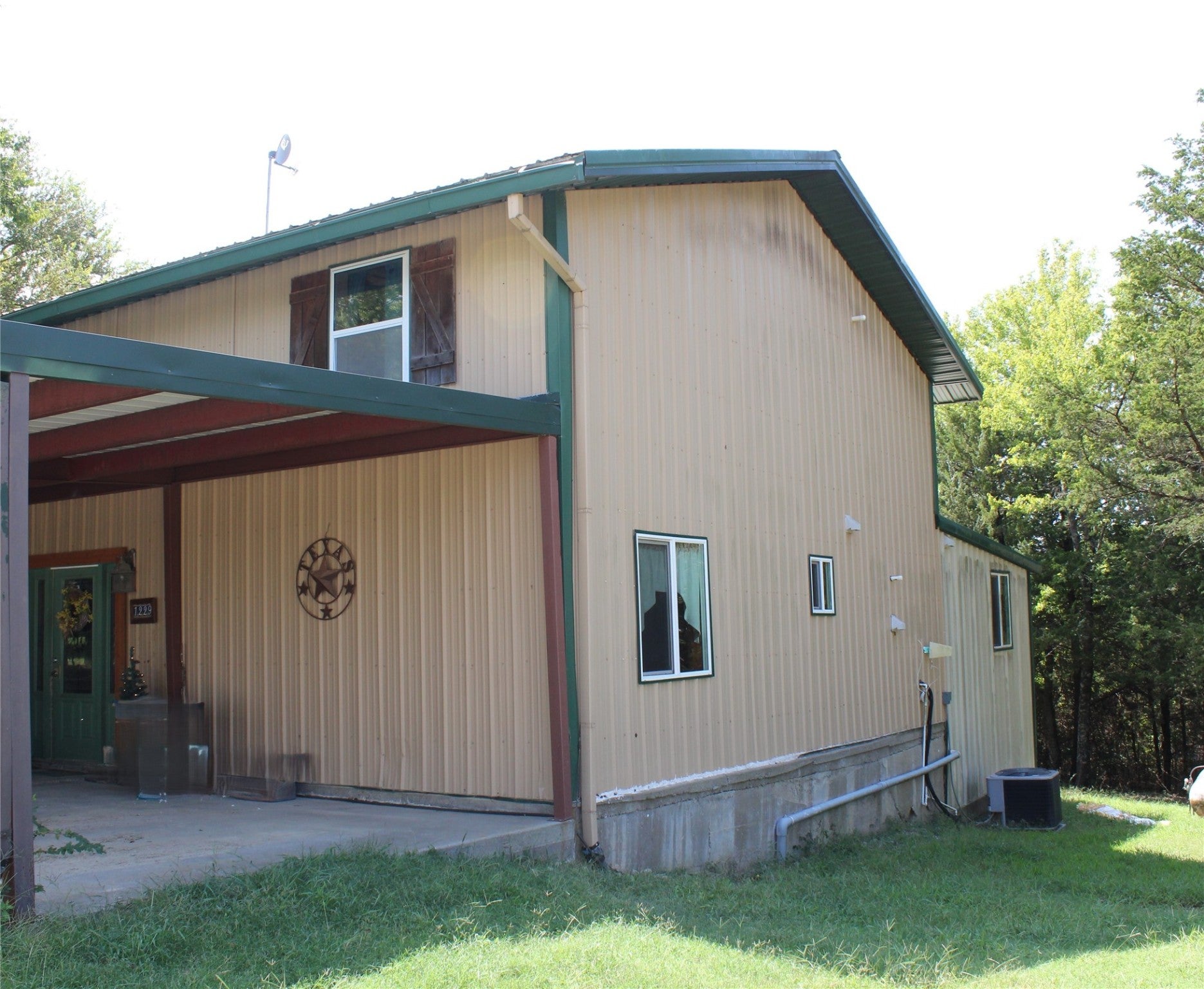 Bonham, Texas, 75418, United States, 9 Bedrooms Bedrooms, ,6 BathroomsBathrooms,Residential,Active,1988719