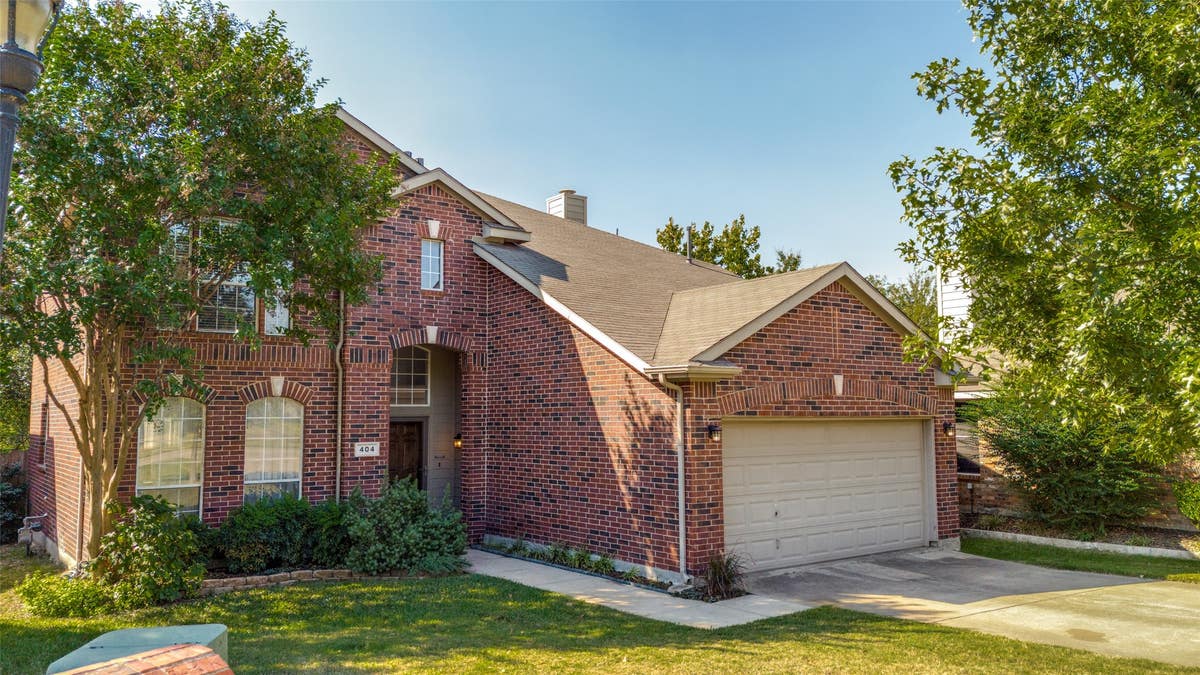 404 E WHITENER RD, EULESS, TX 76040 RE/MAX