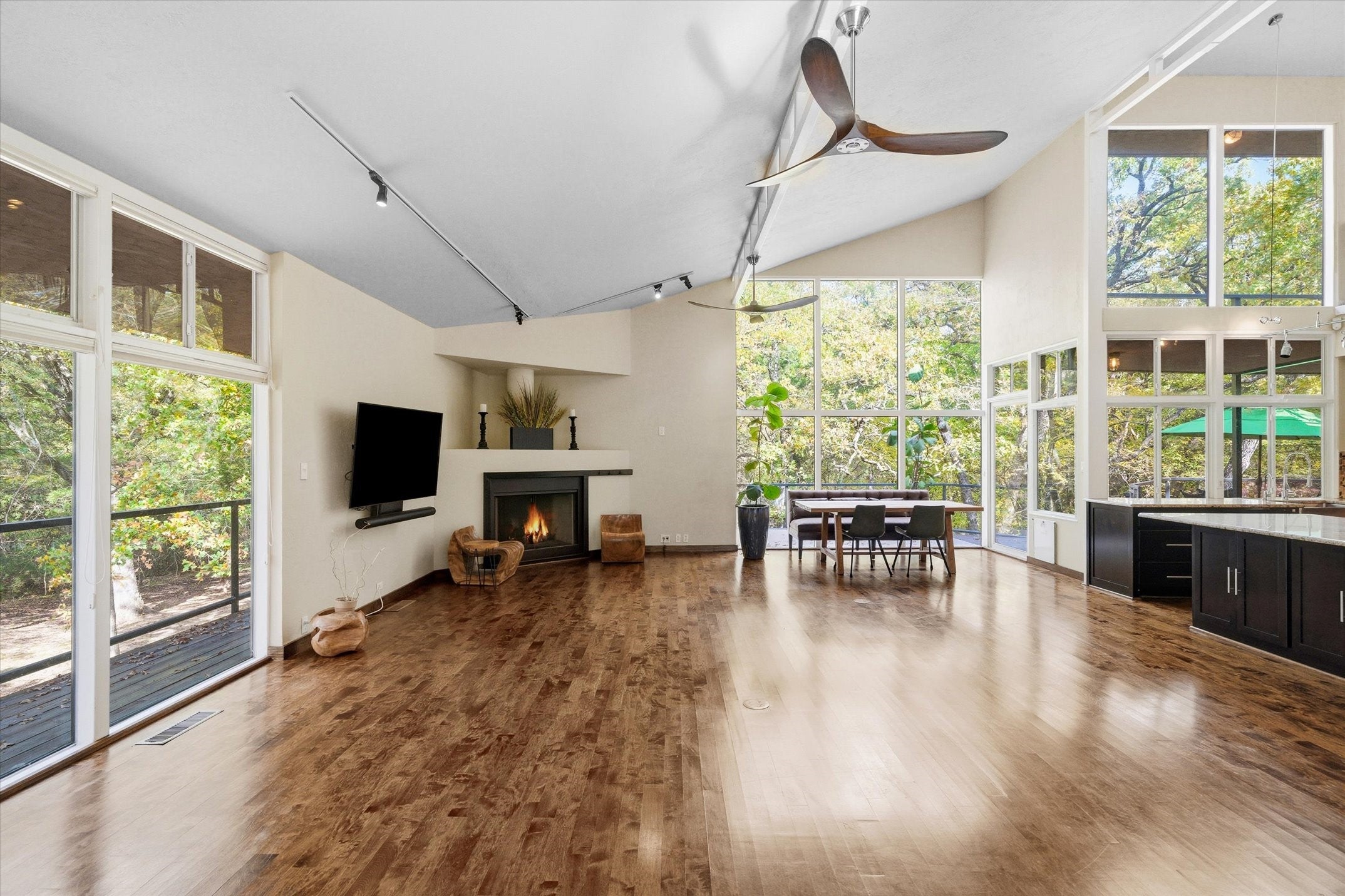 Terrell, Texas, 75160, United States, 3 Bedrooms Bedrooms, ,3 BathroomsBathrooms,Residential,Active,1995244