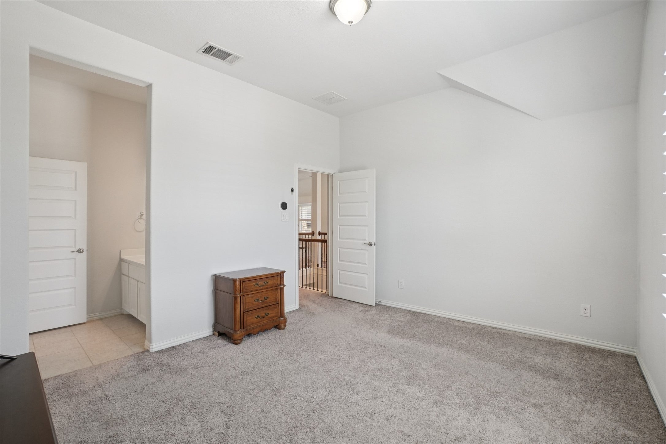 Irving, Texas, 75039, United States, 5 Bedrooms Bedrooms, ,5 BathroomsBathrooms,Residential,Active,1997879