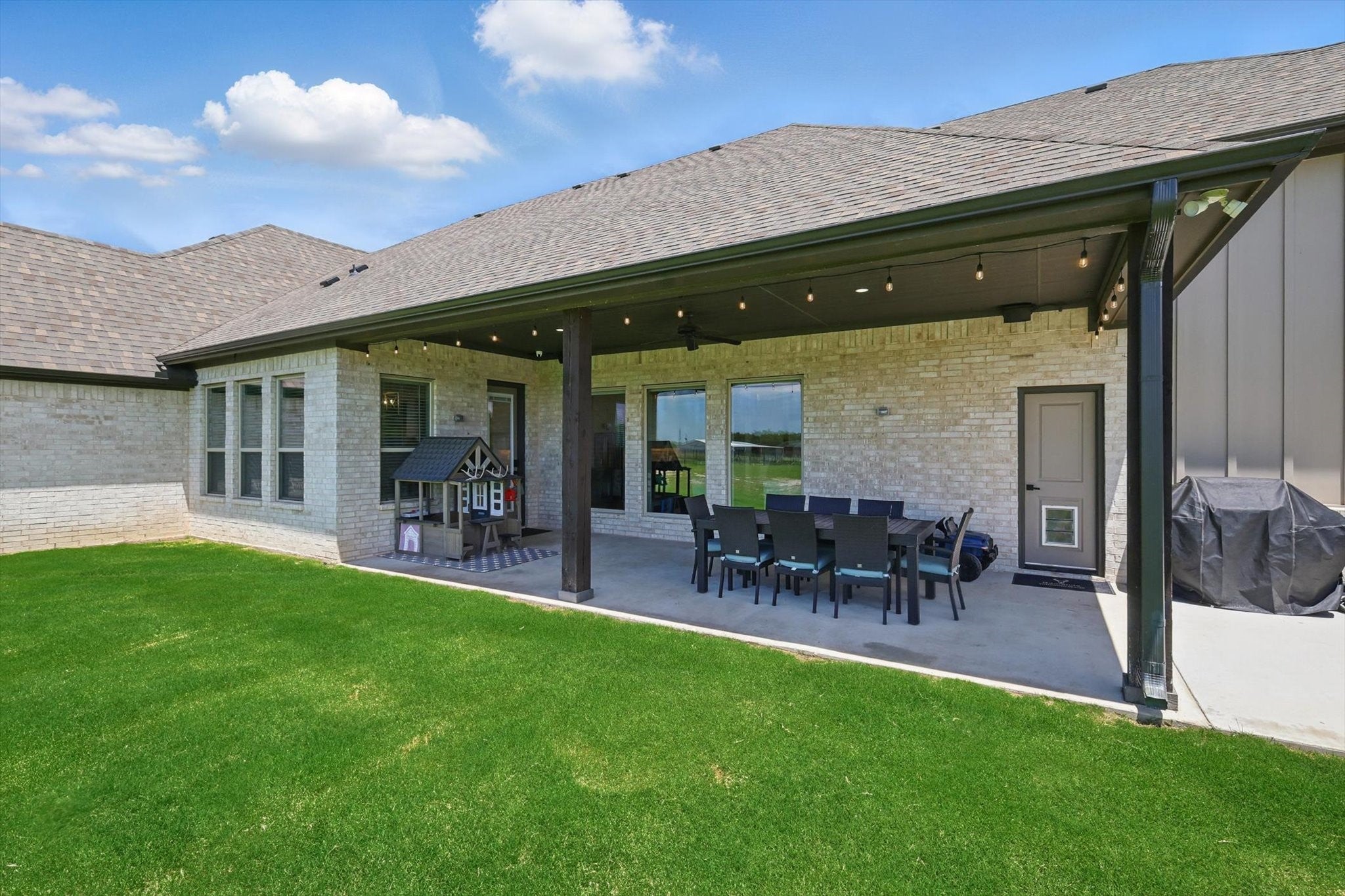 Fort Worth, Texas, 76126, United States, 4 Bedrooms Bedrooms, ,6 BathroomsBathrooms,Residential,Active,1828687