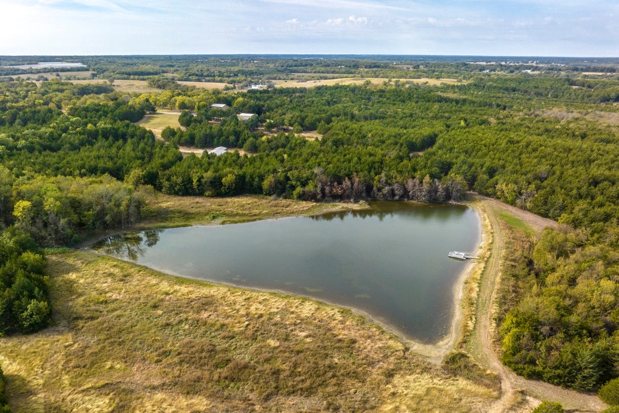 Bonham, Texas, 75418, United States, 9 Bedrooms Bedrooms, ,6 BathroomsBathrooms,Residential,Active,1988719
