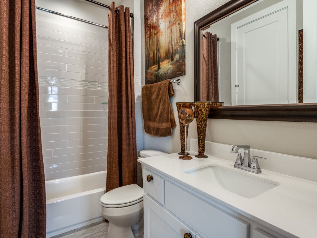 Tyler, Texas, 75709, United States, 4 Bedrooms Bedrooms, ,5 BathroomsBathrooms,Residential,Active,2015815