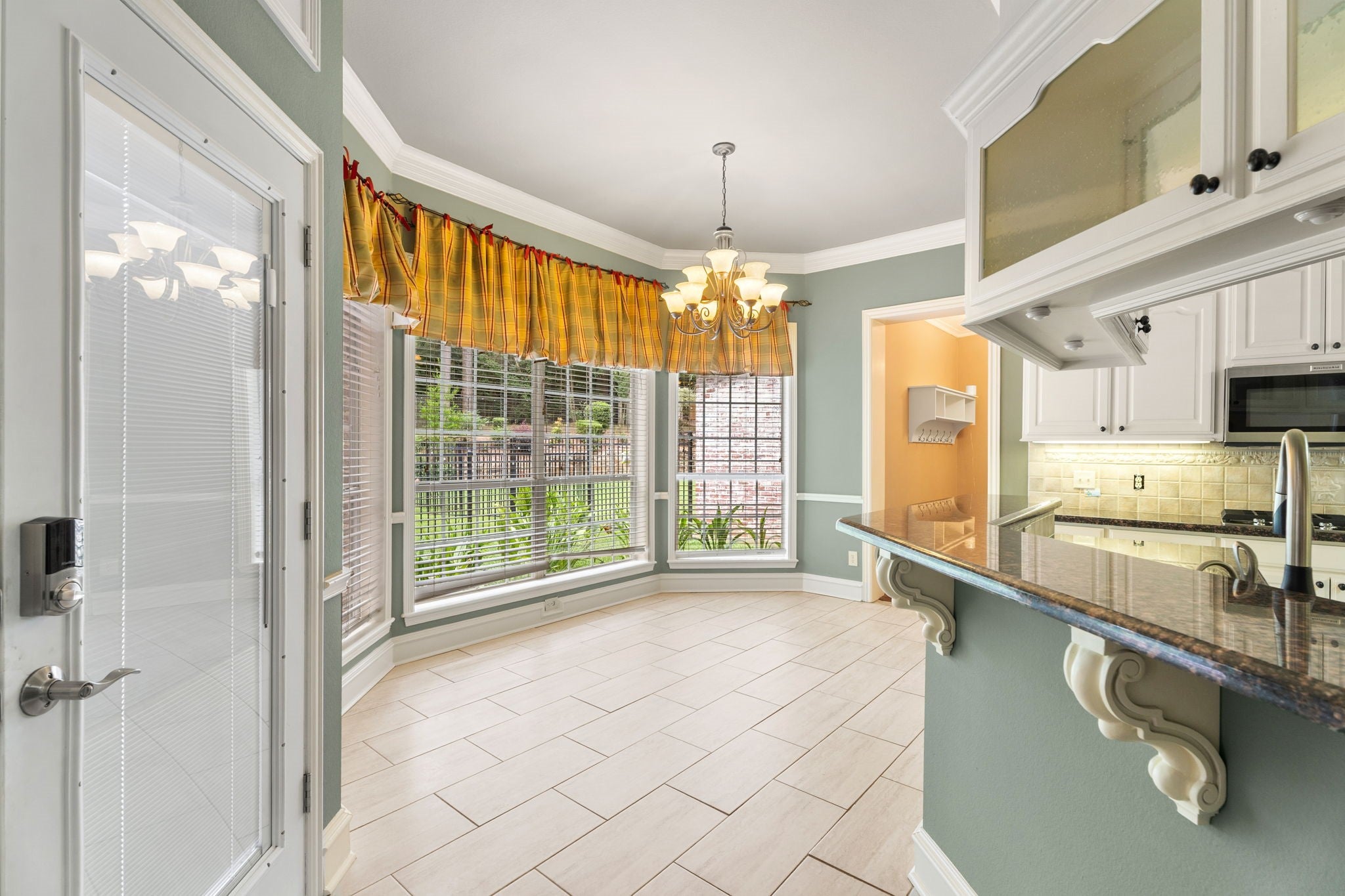 Tyler, Texas, 75703, United States, 3 Bedrooms Bedrooms, ,5 BathroomsBathrooms,Residential,Active,1892605