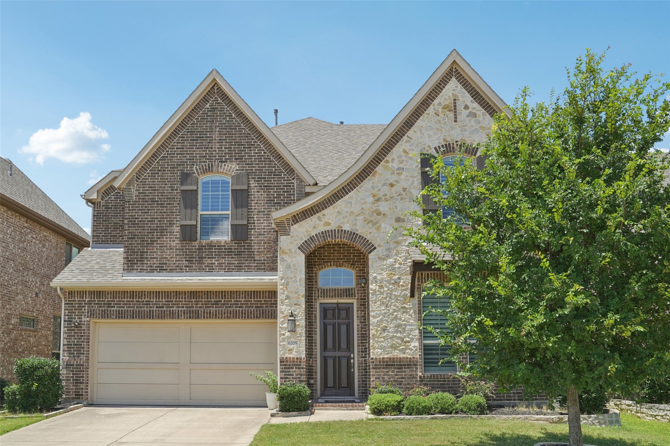 Irving, Texas, 75039, United States, 5 Bedrooms Bedrooms, ,5 BathroomsBathrooms,Residential,Active,1997879