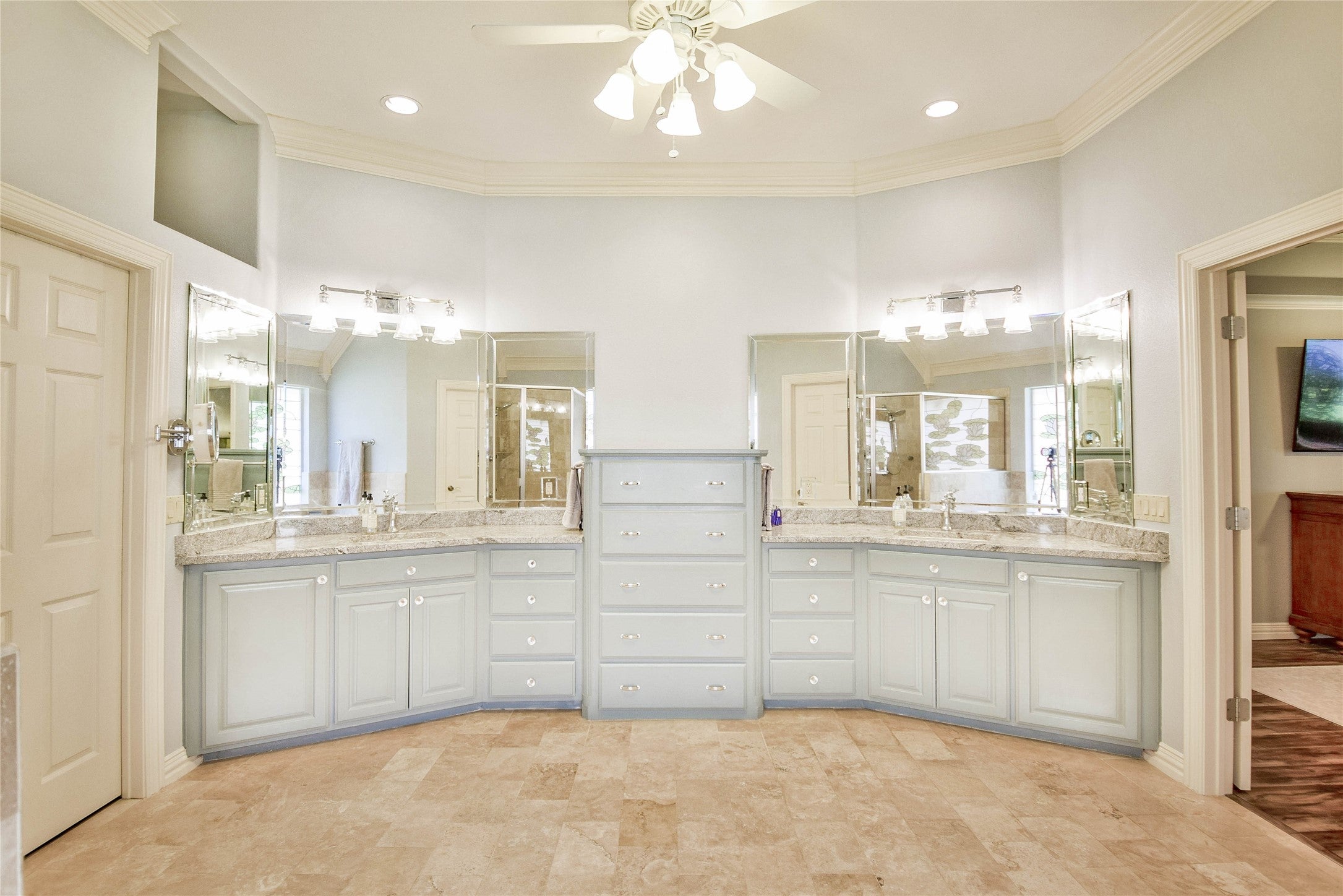 Granbury, Texas, 76048, United States, 3 Bedrooms Bedrooms, ,3 BathroomsBathrooms,Residential,Active,1943796
