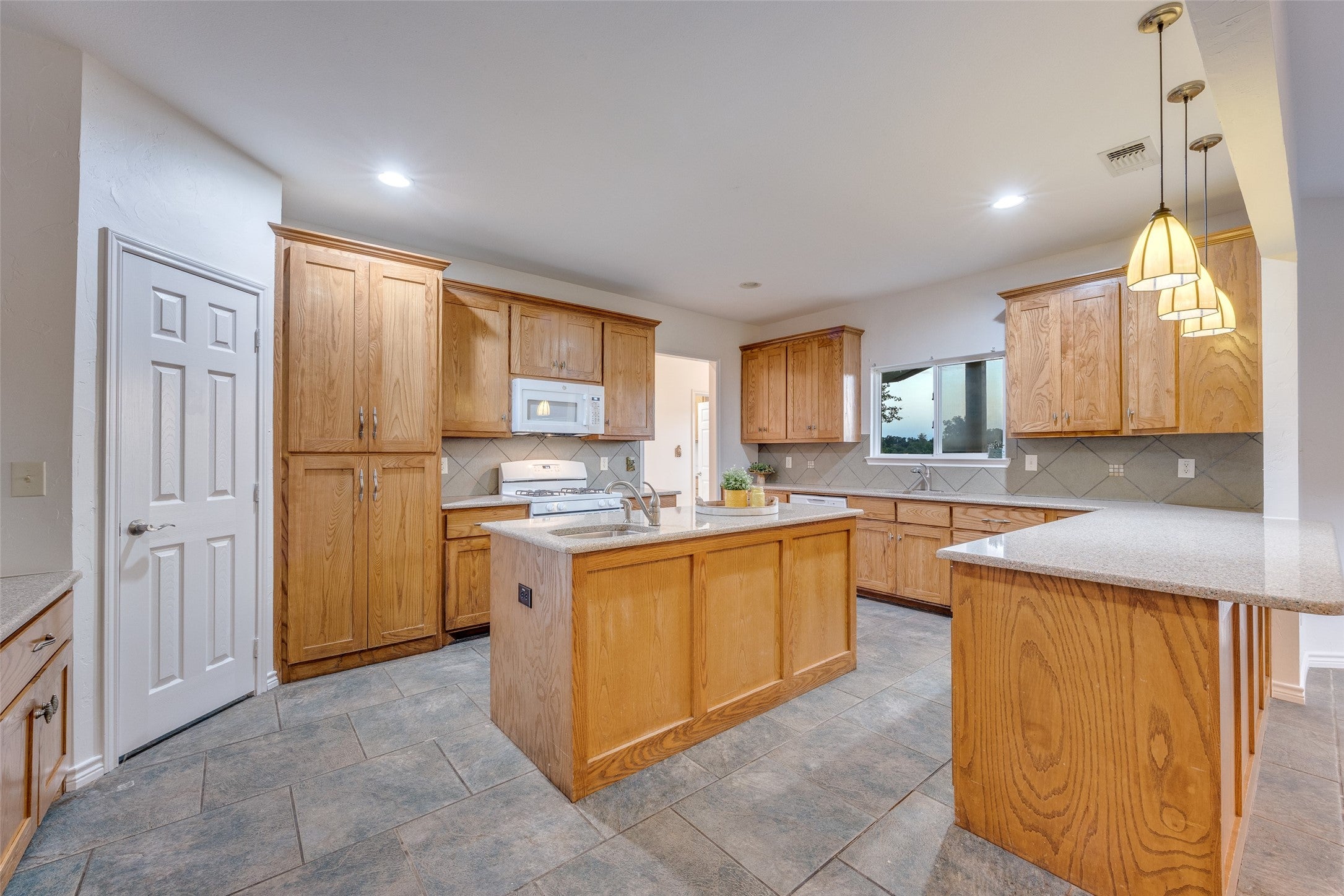 Leonard, Texas, 75452, United States, 2 Bedrooms Bedrooms, ,2 BathroomsBathrooms,Residential,Active,1920262