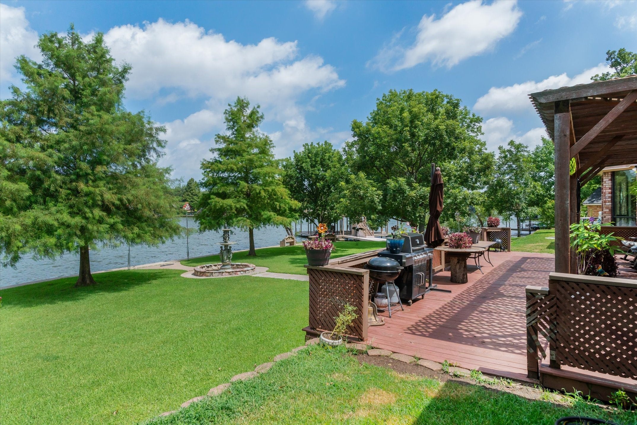 Mabank, Texas, 75156, United States, 5 Bedrooms Bedrooms, ,6 BathroomsBathrooms,Residential,Active,1894194