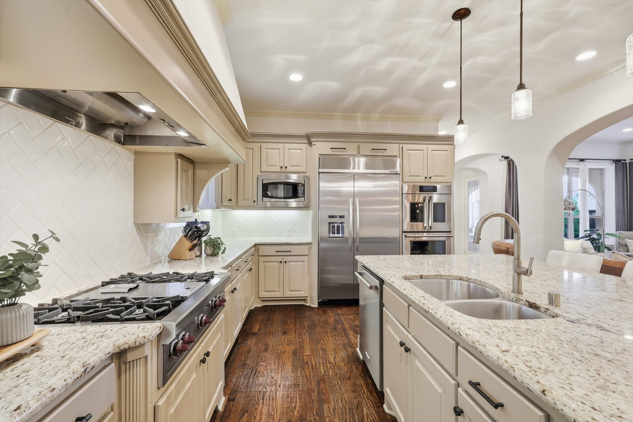 Carrollton, Texas, 75010, United States, 4 Bedrooms Bedrooms, ,7 BathroomsBathrooms,Residential,Active,1960128